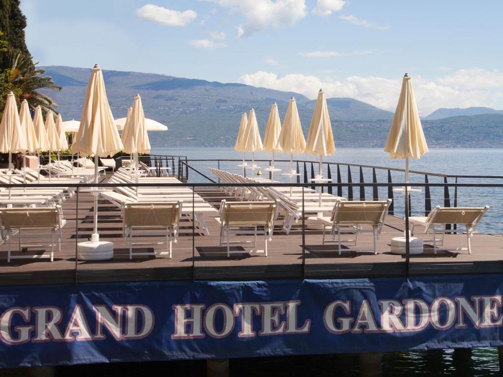 Frații Pavăl, doi dintre cei mai bogați români, cumpără un hotel istoric de pe malul lacului Garda, anunță presa din Italia