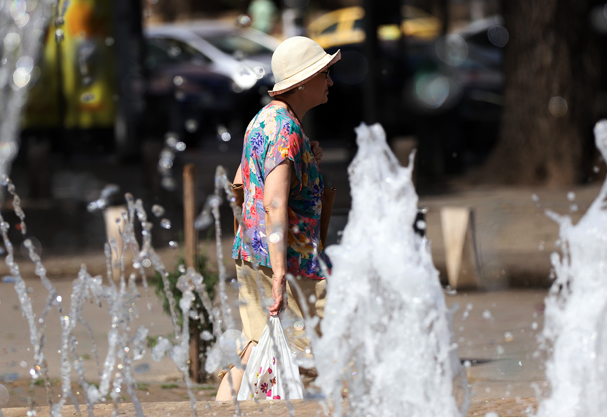 IMAGINI din Bucureștiul aprins de caniculă. A treia zi cu temperaturi de peste 35 de grade Celsius