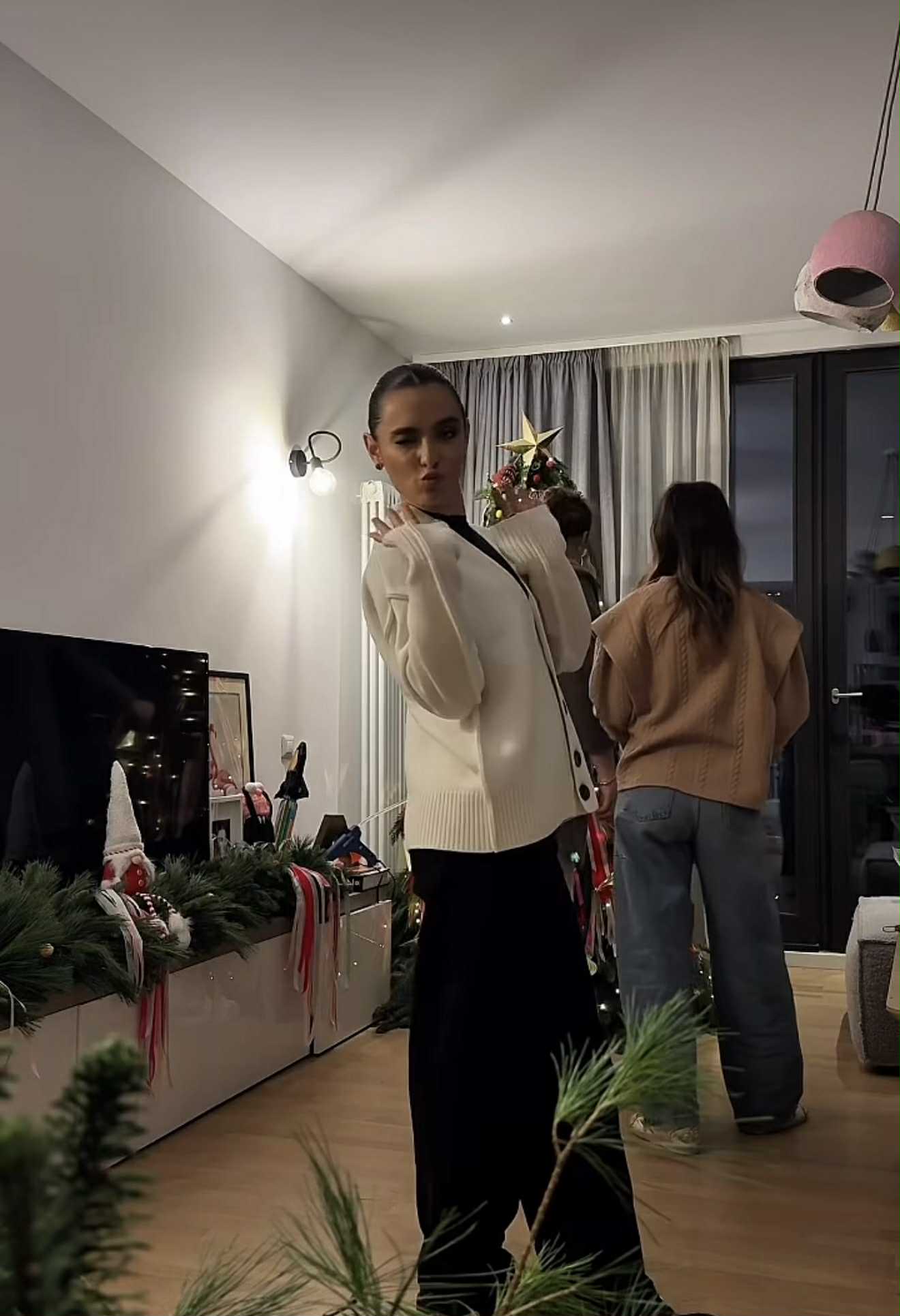 Vedetele din România care locuiesc cu chirie. Cum arată apartamentele pentru care plătesc lunar sute de euro