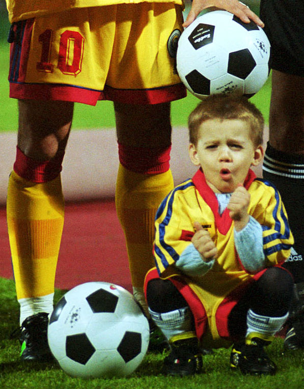 Ianis Hagi împlinește 18 ani. Fotbalistul își serbează majoratul la Florența. Debutează duminică în Serie A? | GALERIE FOTO