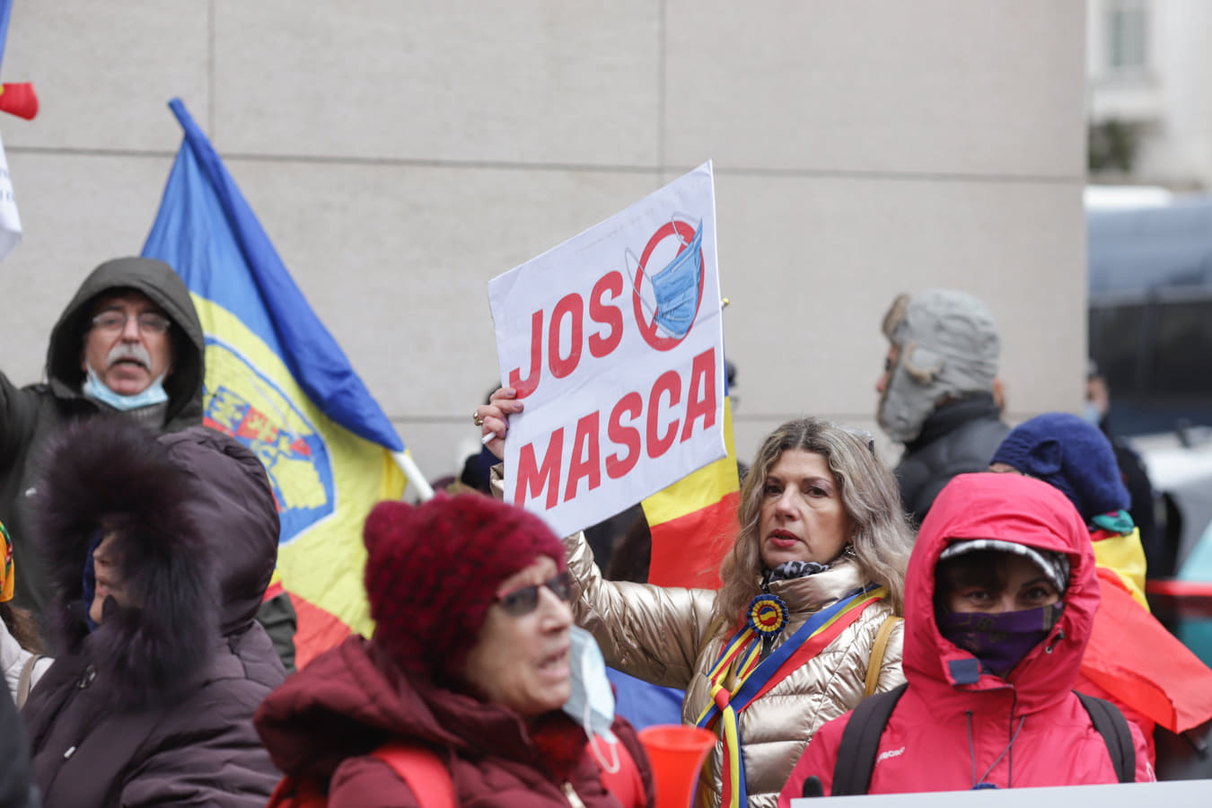 Protest în fața Ministerului Sănătății împotriva măsurilor anti-COVID. Manifestanții îi cer demisia lui Rafila
