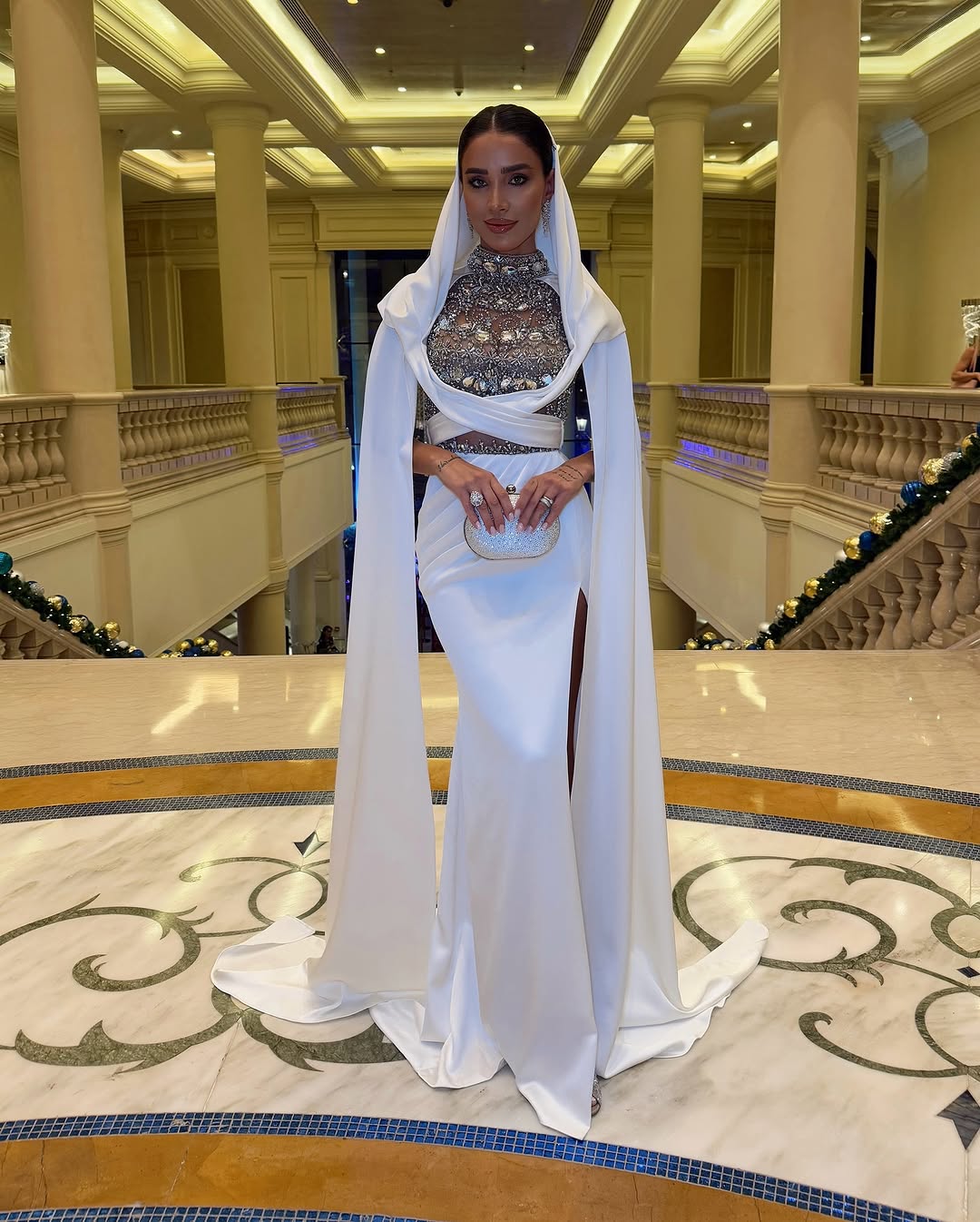 Cum a apărut Adelina Pestrițu îmbrăcată de Anul Nou. Imagini cu rochia spectaculoasă, special creată pentru ea