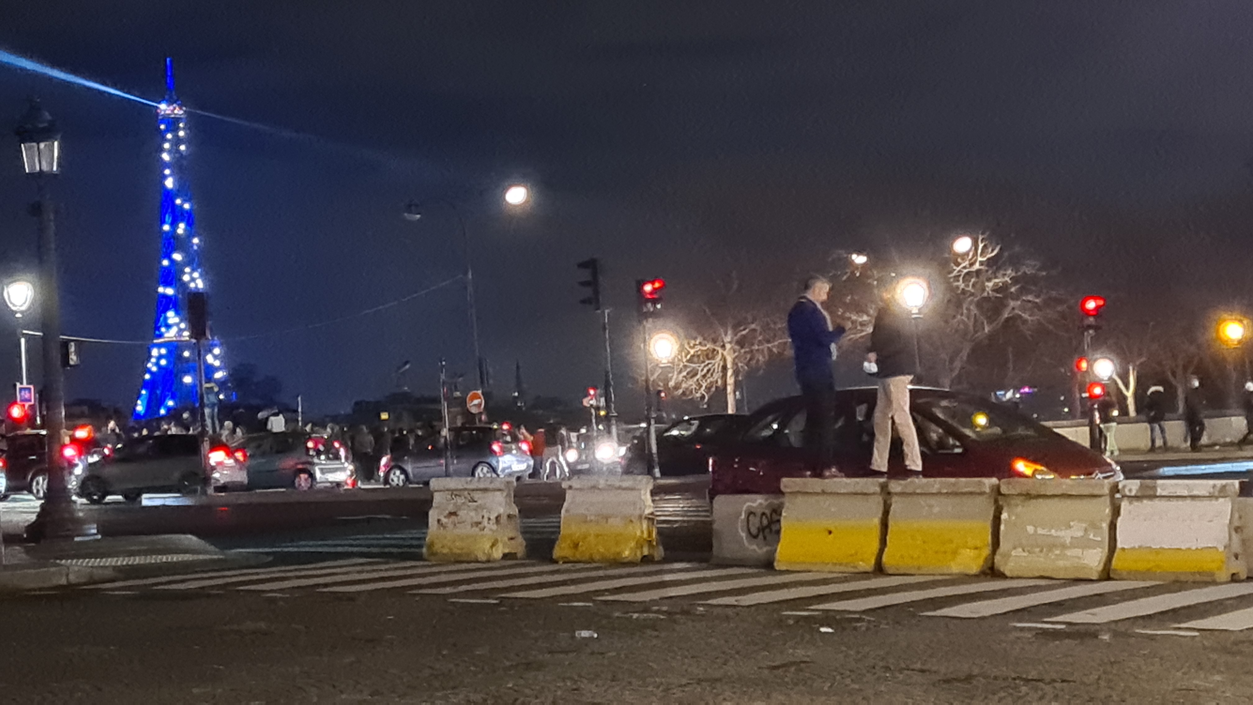 REPORTAJ | Cum am trăit Revelionul la Paris, capitala europeană cea mai lovită de noul val COVID