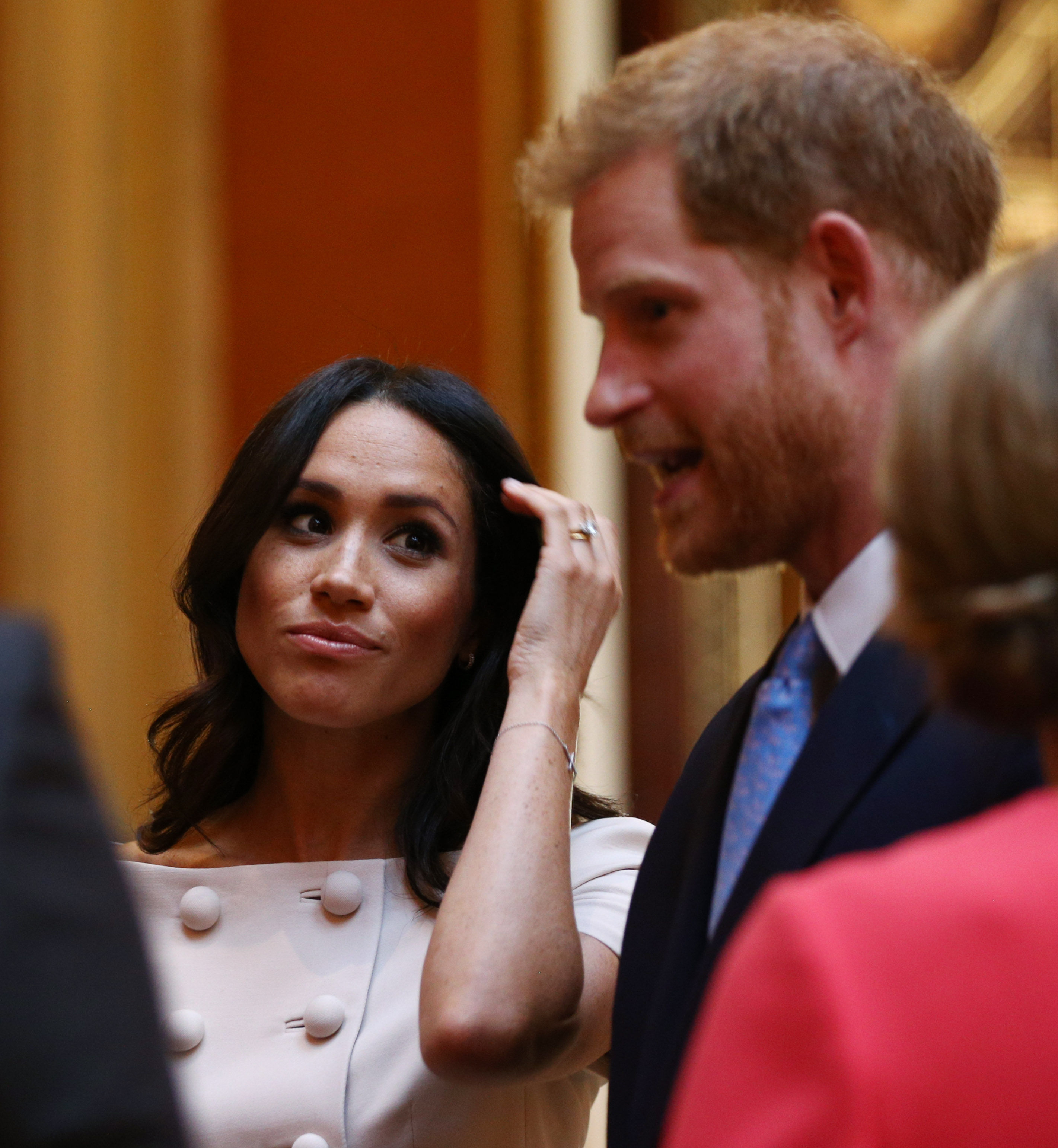 FOTO | Meghan Markle, lipsită de respect în fața Reginei Marii Britanii. Cum a stat ducesa de Sussex la fotografia oficială