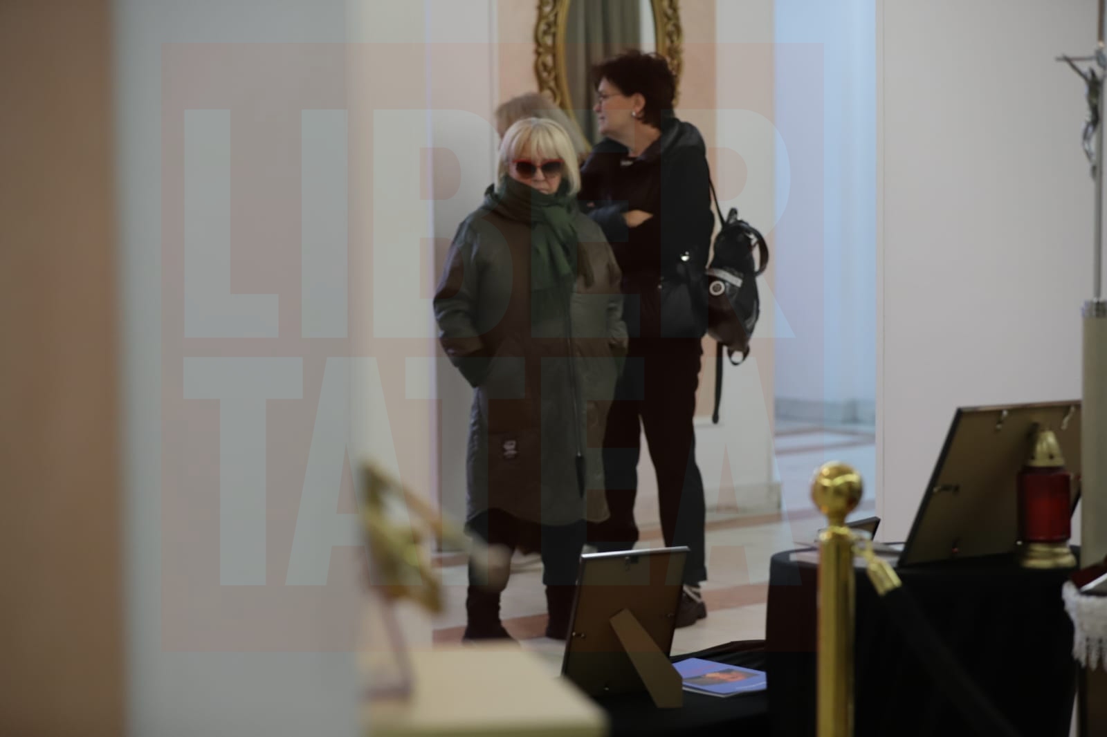 Cum a apărut Nidia Moculescu lângă sicriul cu trupul neînsuflețit al lui Horia Moculescu. Primele imagini