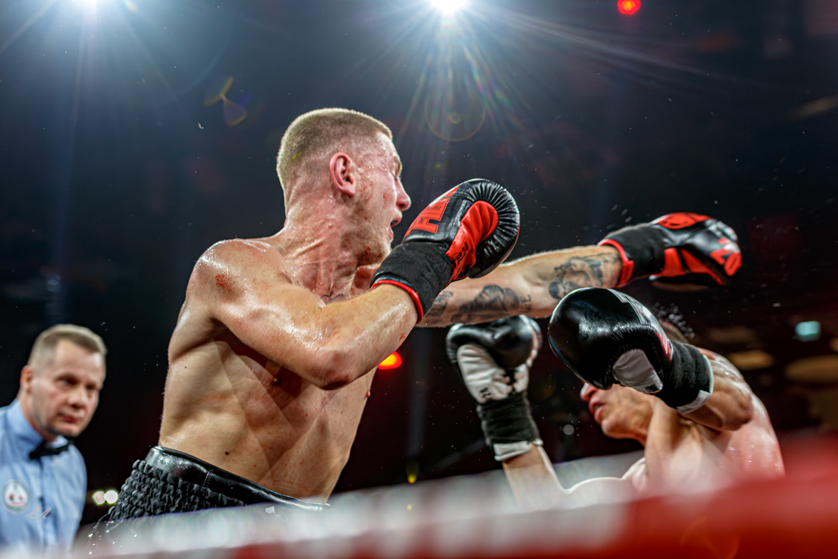 Pumni peste tot, lupte de putere și AK26: Retrăiește a patra noapte de nebunie pură din gala HELL Boxing Kings