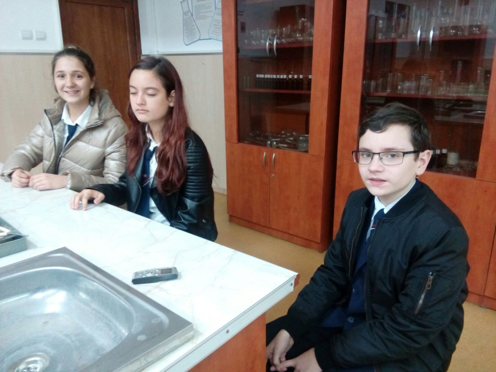 REPORTAJ / Trei elevi de la un colegiu din Galaţi, membri ai Mensa, printre cei mai inteligenţi 2% oameni din lume - FOTO