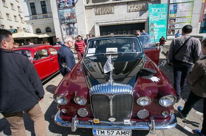 "Retro Parada Primăverii" organizată în zeci de oraşe din ţară! GALERIE FOTO