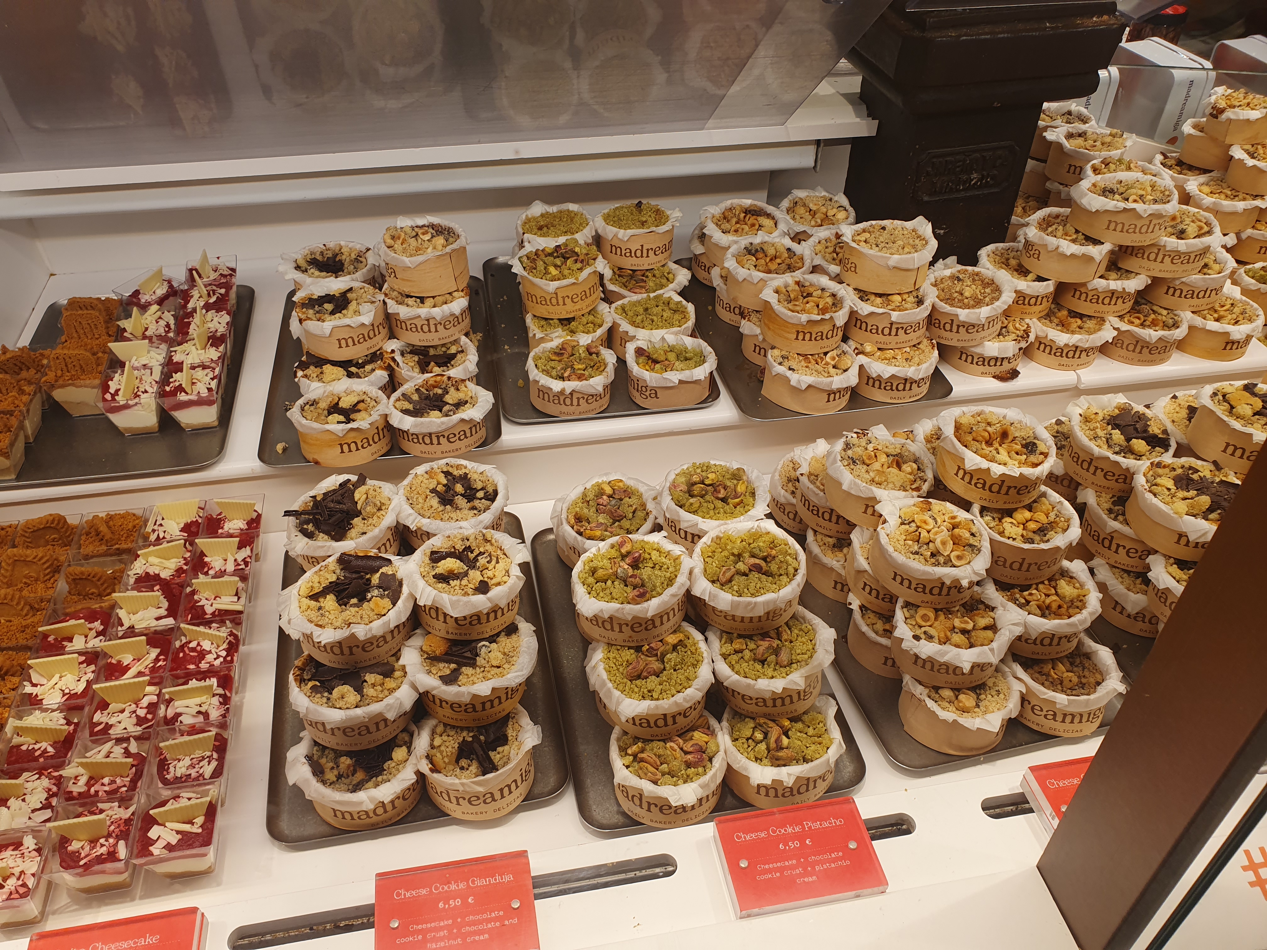 Sărbătorile de iarnă la Madrid. Explozia culinară din capitala Spaniei. Cât costă o porție de fructe de mare sau un pahar de vin în Mercado de San Miguel