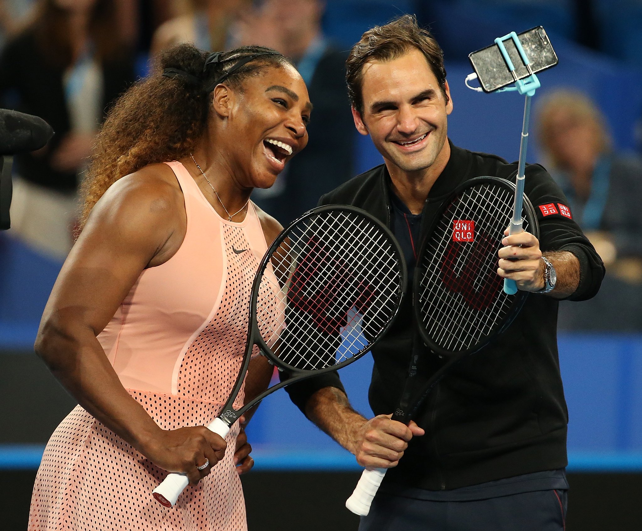 FOTO&VIDEO | Meciul pe care toți iubitorii tenisului l-au așteptat! Giganții Roger Federer și Serena Williams au fost adversari pe teren. "A fost o mare plăcere"
