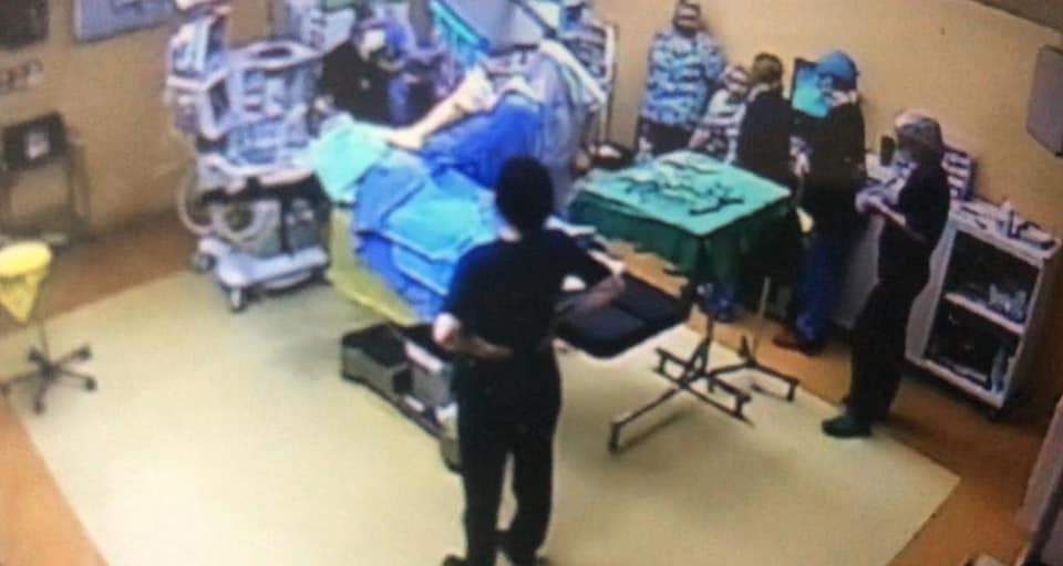 Primele imagini din sala de operație în care o femeie a luat foc. Cum a fost surprins chirurgul Mircea Beuran