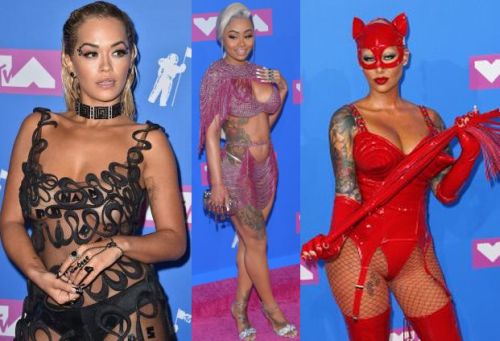 FOTO | Au mers aproape dezbrăcate. Ținutele îndrăznețe ale vedetelor la Gala VMA
