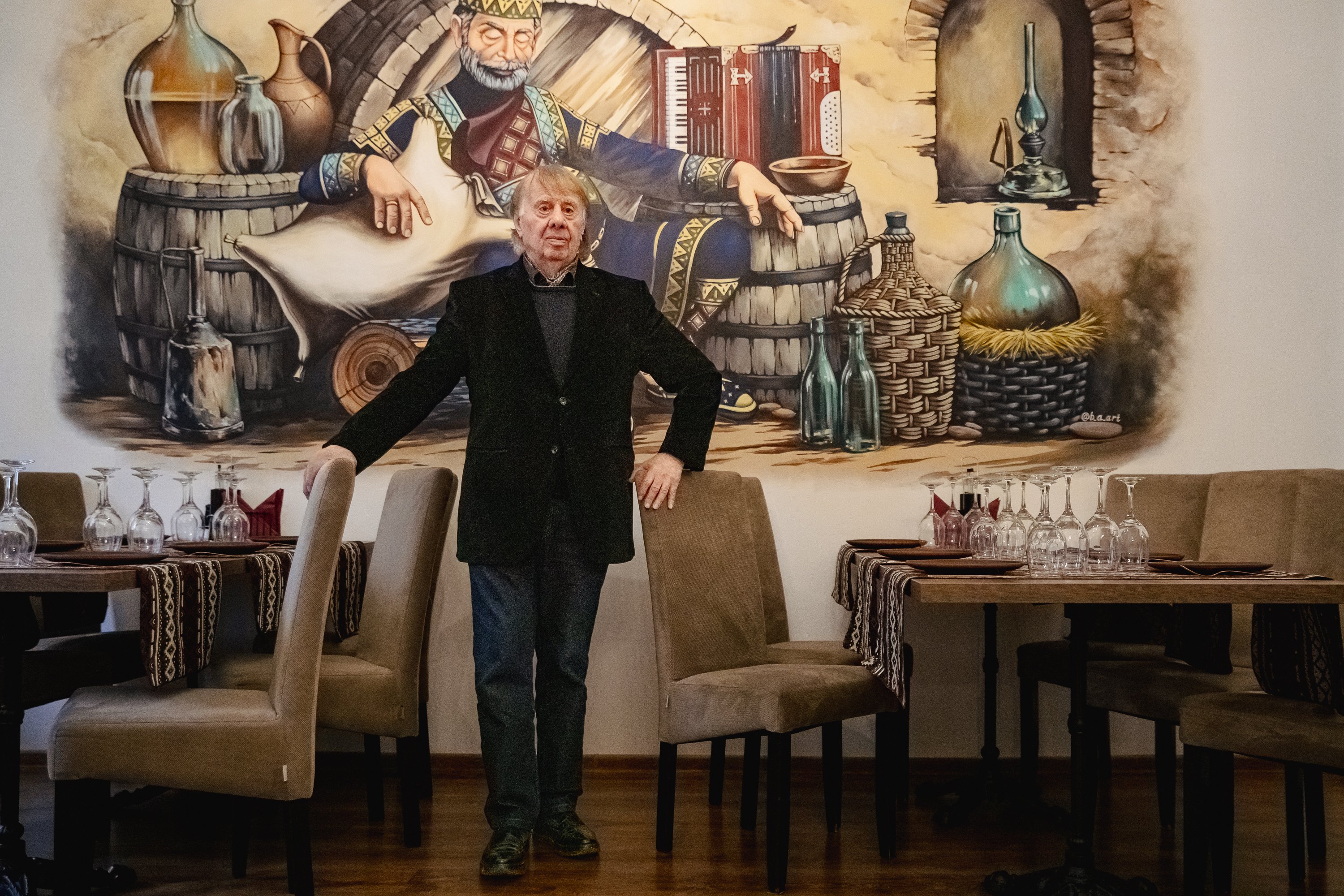 „Românii au încă probleme cu ospitalitatea. La bucătărie și servicii mai aveți de lucru”. Interviu cu un venerabil șef de restaurante venit la București să deschidă un local. La el a mâncat și Putin