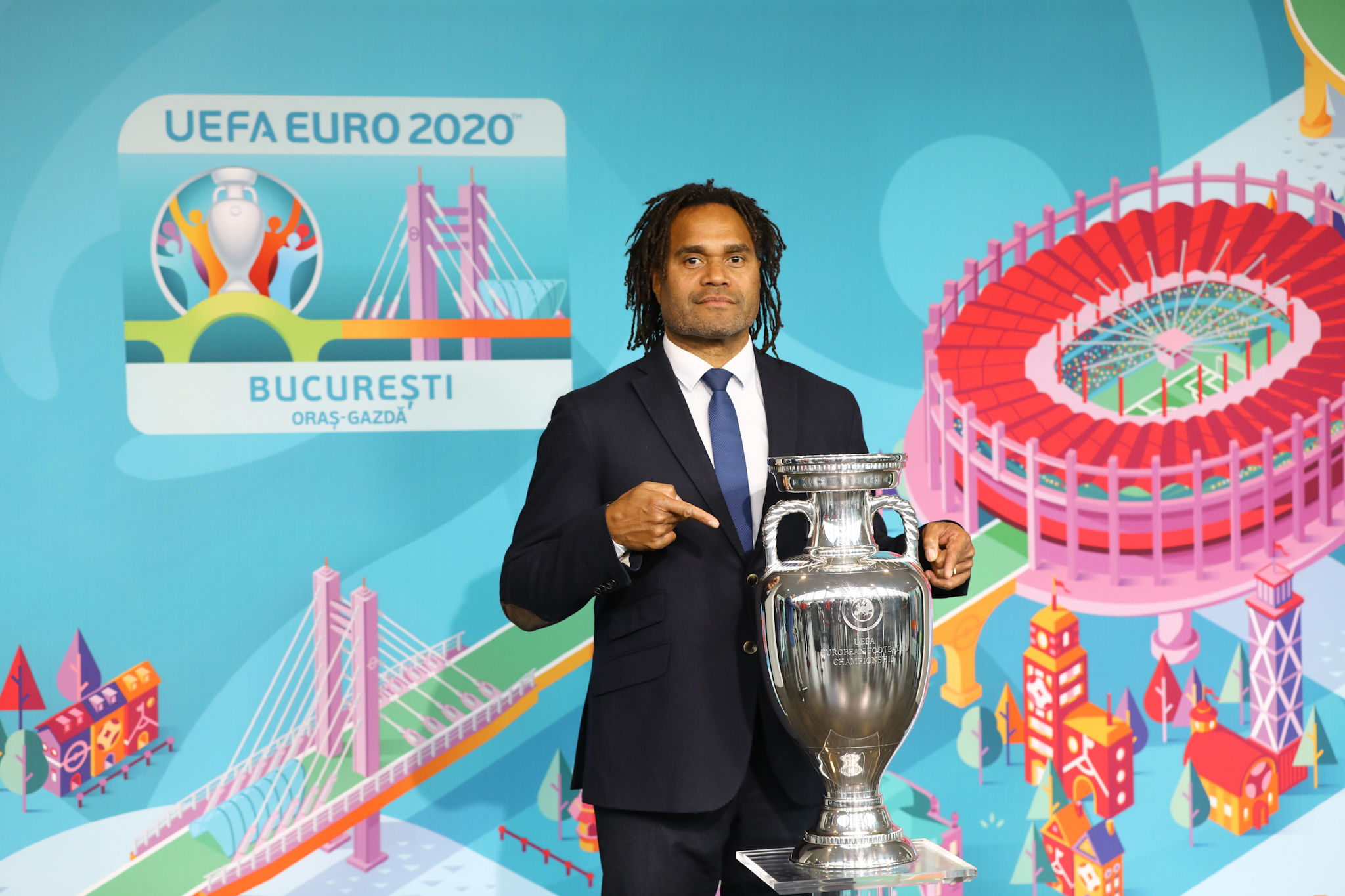 Trofeul CE 2020, la București. Cupa ”Henri Delaunay” a fost la Arena Națională. Sâmbătă, la Mega Mall | GALERIE FOTO&VIDEO
