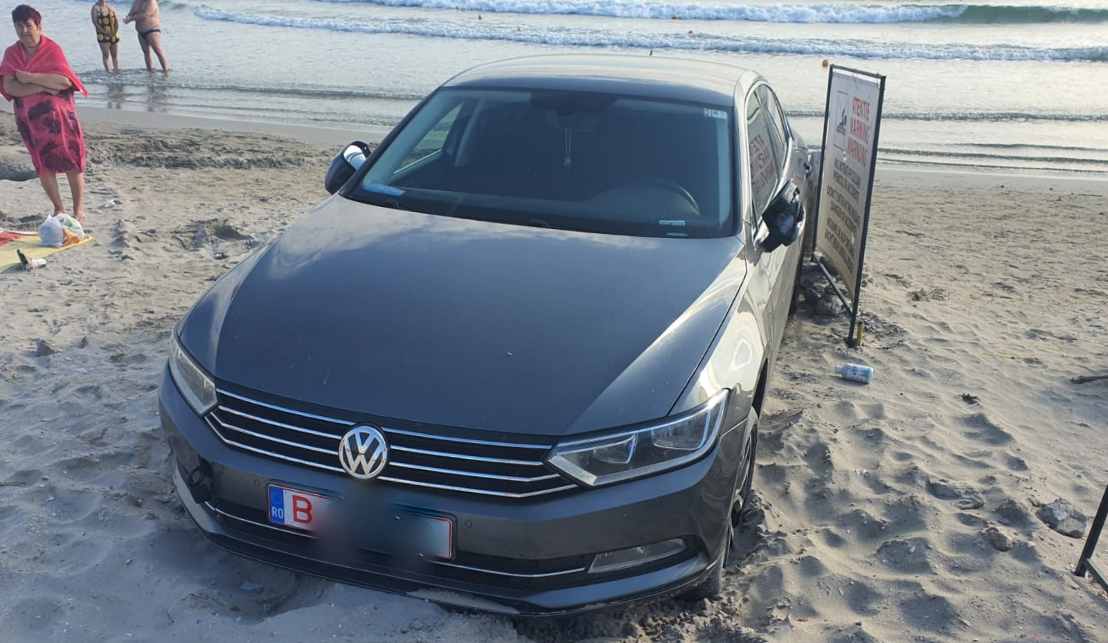 Și-a parcat mașina pe plaja din Saturn, iar acum polițiștii cer arestarea lui. Prins de 4 ori fără permis în ultimele zile!