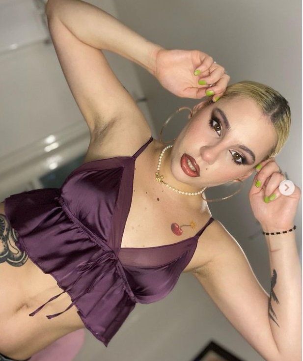 Teodora Buciu, care a câștigat „Vocea României” în 2016, s-a mutat în Londra. Are un nou nume de scenă și arată diferit