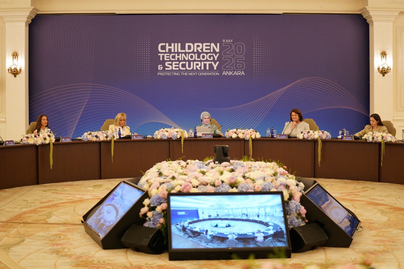 Cum s-a îmbrăcat Mirabela Grădinaru la evenimentele organizate de Emine Erdoğan, la Ankara. Imagini cu partenera lui Nicușor Dan