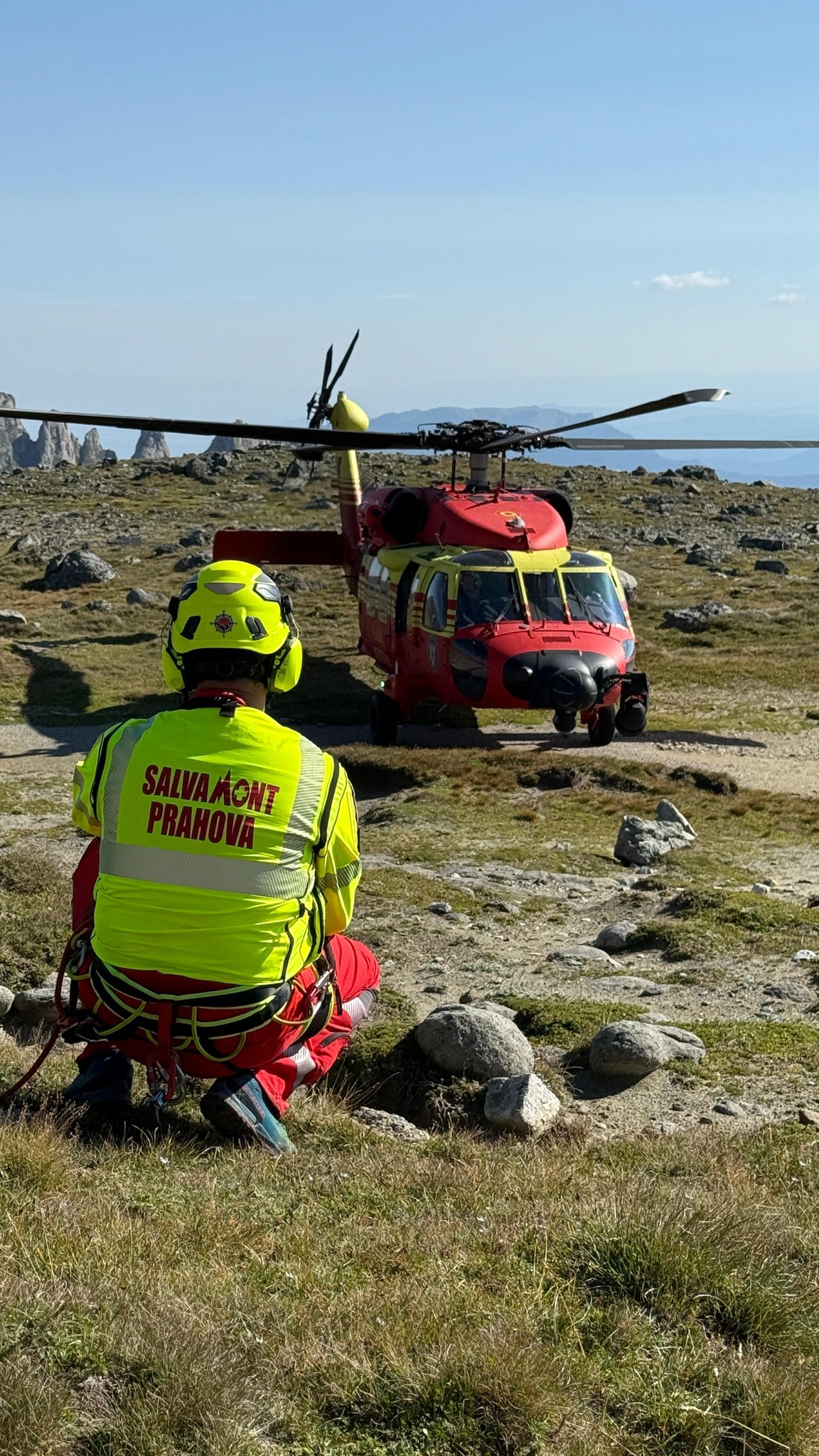 Primul „Refugiu de Speranță” a ajuns în Munții Bucegi, pe traseul spre Vârful Omu: ce condiții vor găsi cei care au nevoie de ajutor