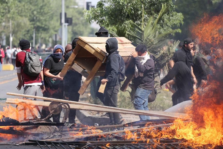 Violențe în Chile. Spitalele nu mai fac față sutelor de împușcați. Răniții sunt pe moarte din cauza lipsurilor