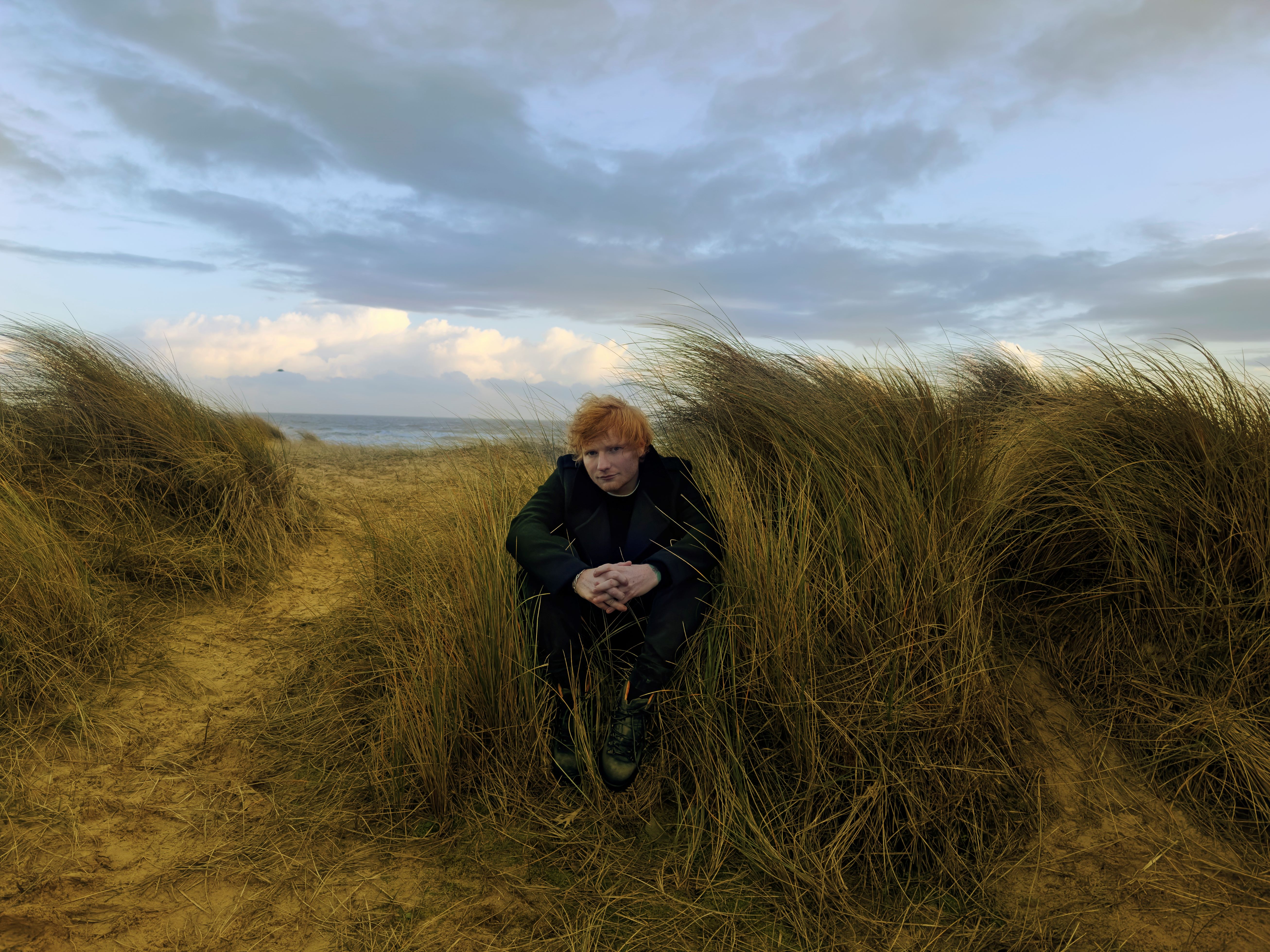 Detalii mai puțin știute din viața lui Ed Sheeran. L-a lovit din greșeală pe Justin Bieber în cap cu o crosă de golf. „Eram în Japonia”