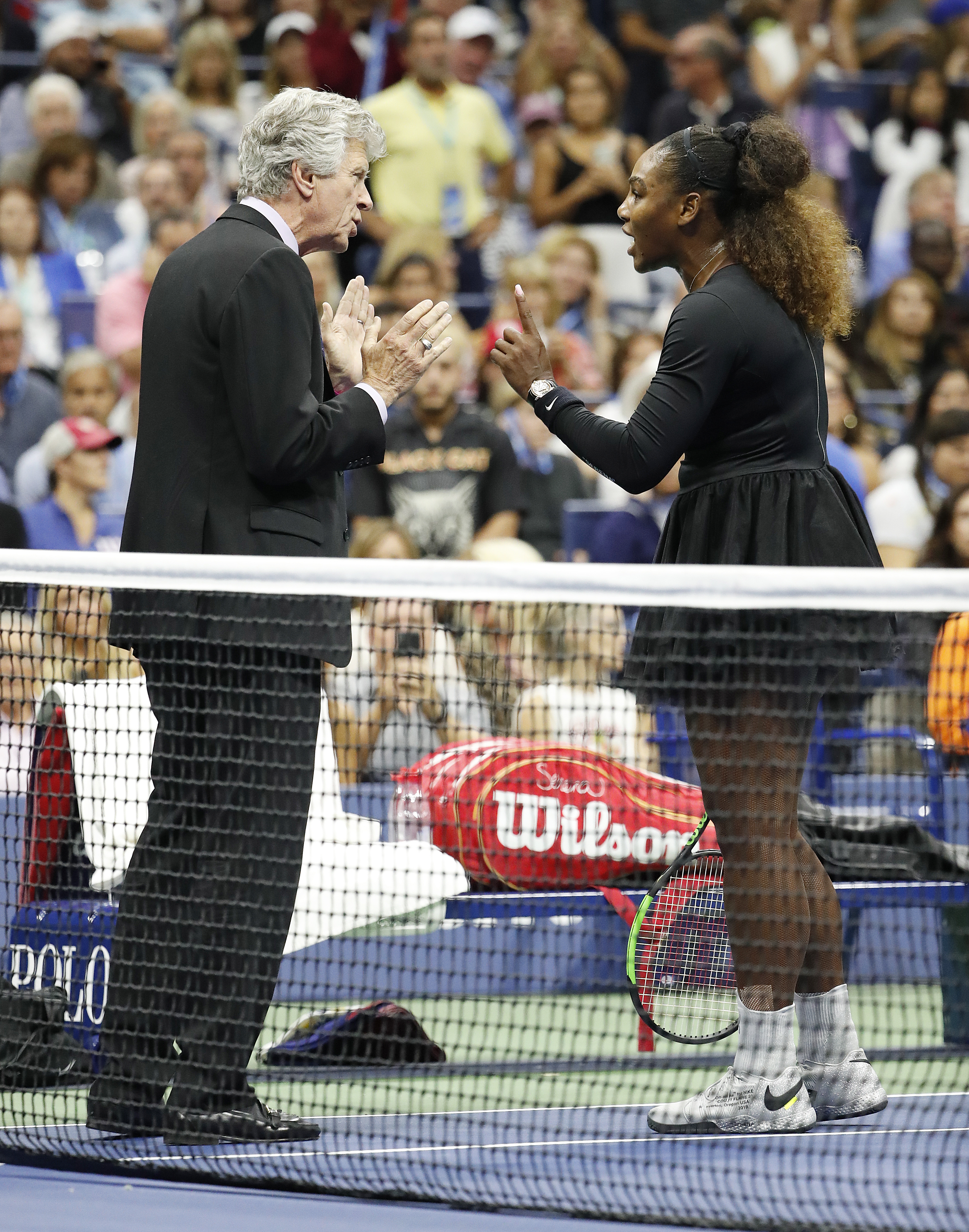 Serena Williams și-a ieșit din minți, în finala de la US Open. Arbitrul Carlos Ramos a supărat-o, iar Naomi Osaka i-a suflat titlul / VIDEO