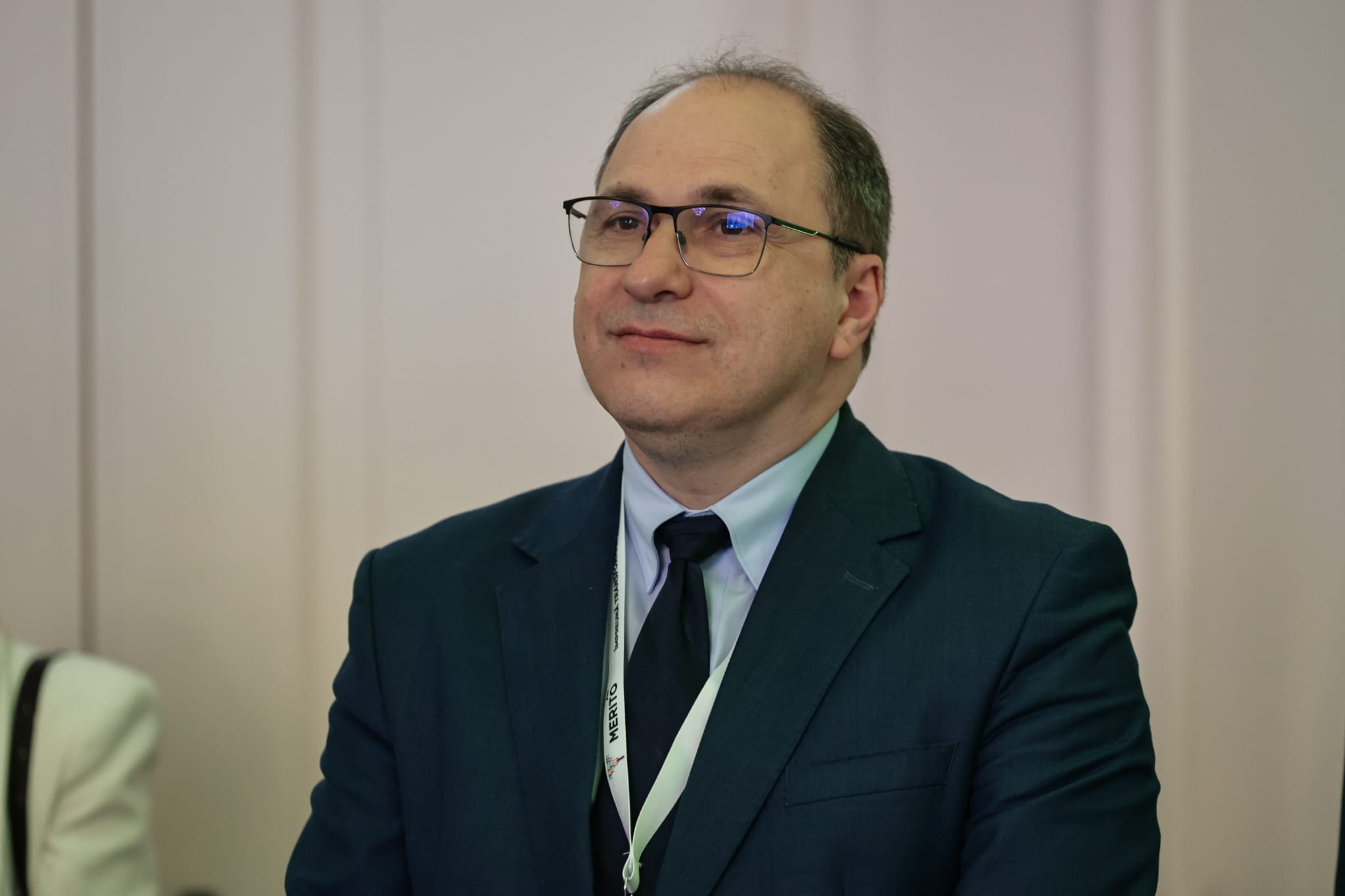 Gala MERITO 2026. Ce a spus ministrul Mihai Dimian despre secretarul de stat Sorin Ion, de toată sala a izbucnit în hohote de râs