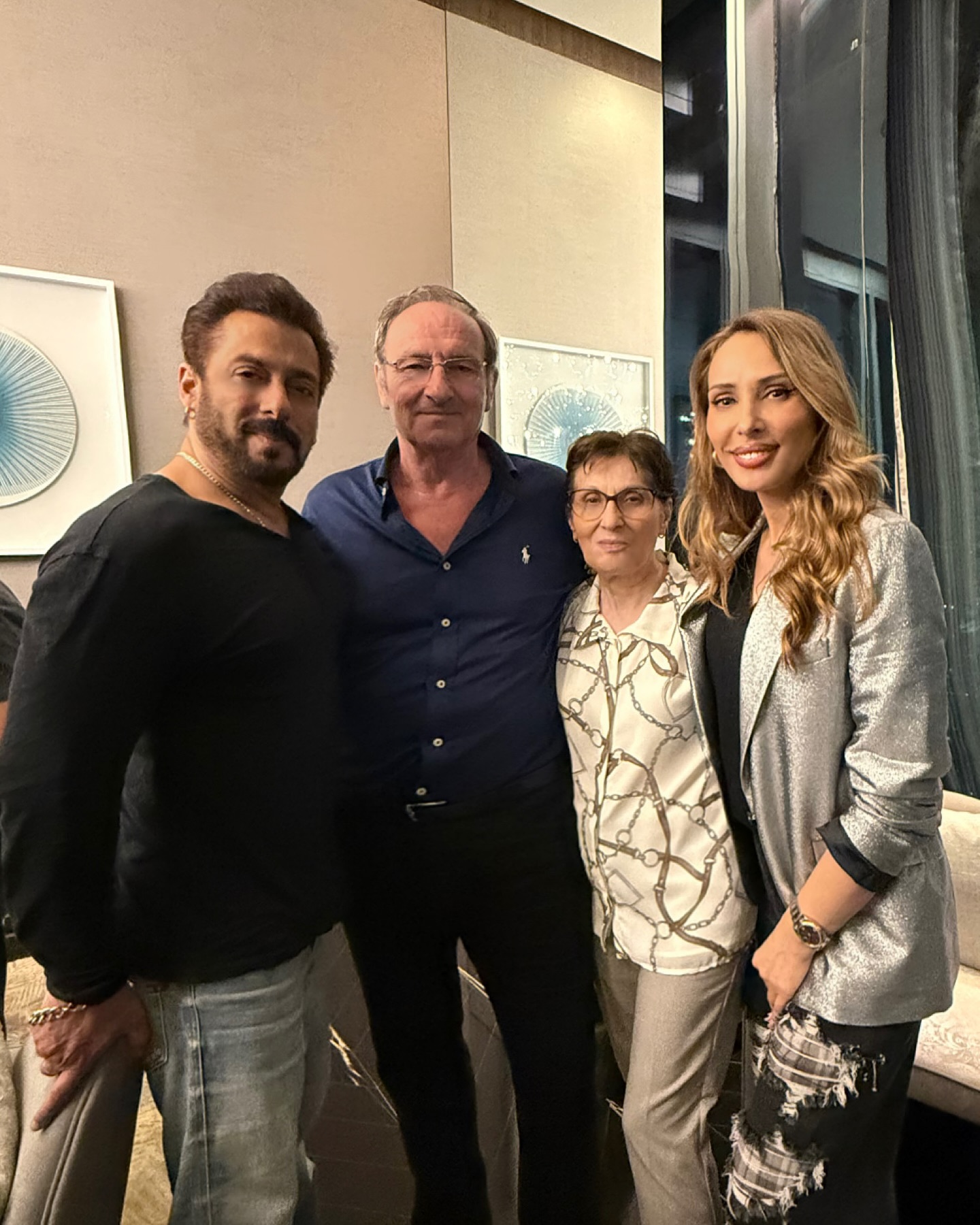 Cum a tratat-o presa din India pe Iulia Vântur după ce s-a aflat că e iubita lui Salman Khan: „Sunt mulți cârcotași”