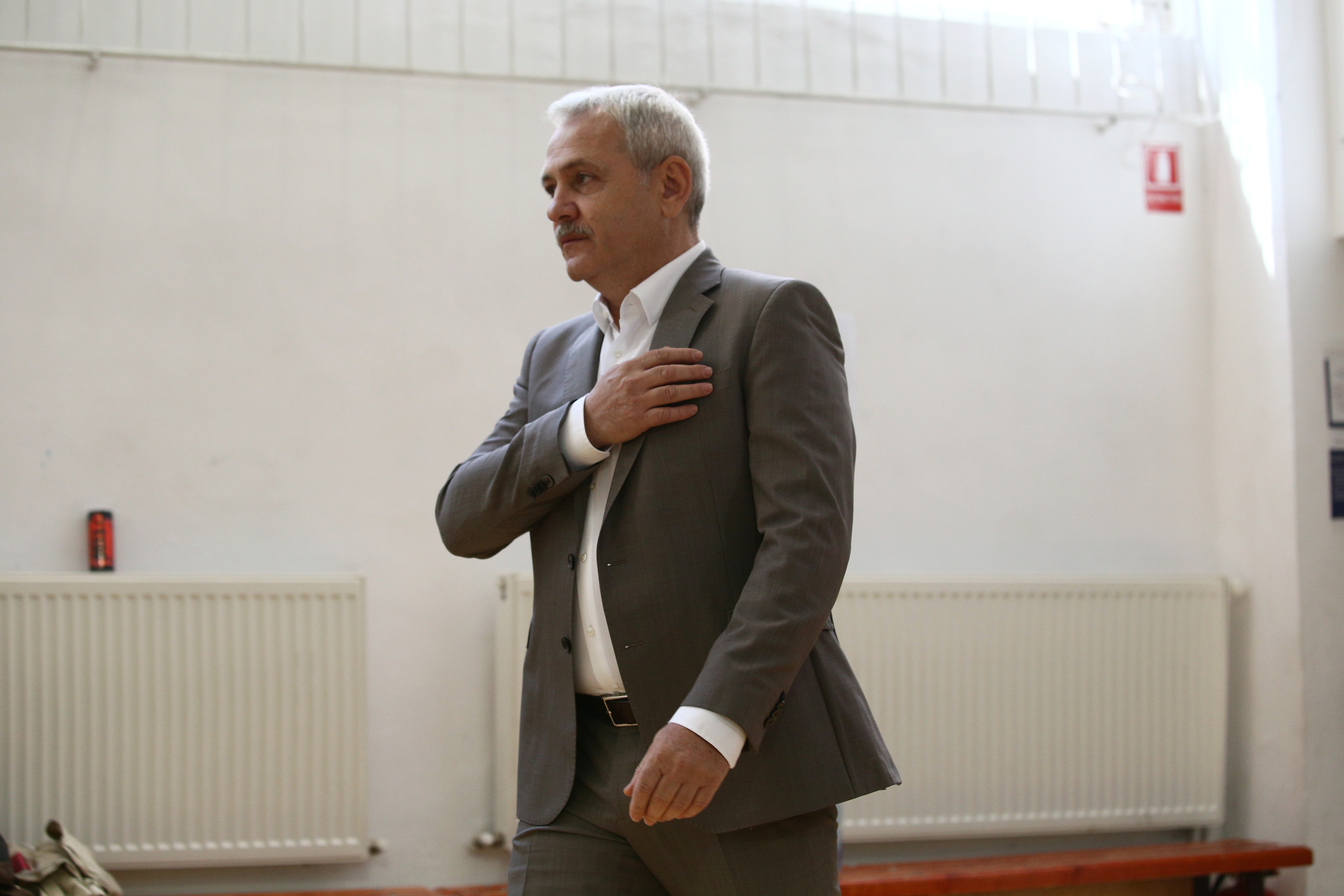 VIDEO & FOTO / Mesajul transmis de Liviu Dragnea, după ce votat la referendum: "Nu e un vot împotriva unei minorităţi sexuale!"