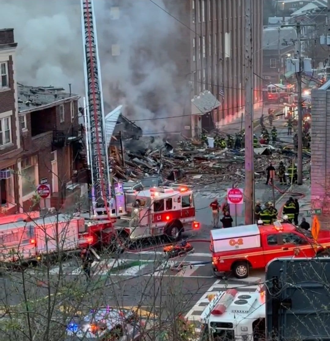 O fabrică de ciocolată a explodat, în Pennsylvania. Sunt doi morți, 9 dispăruți și mai mulți răniți. VIDEO