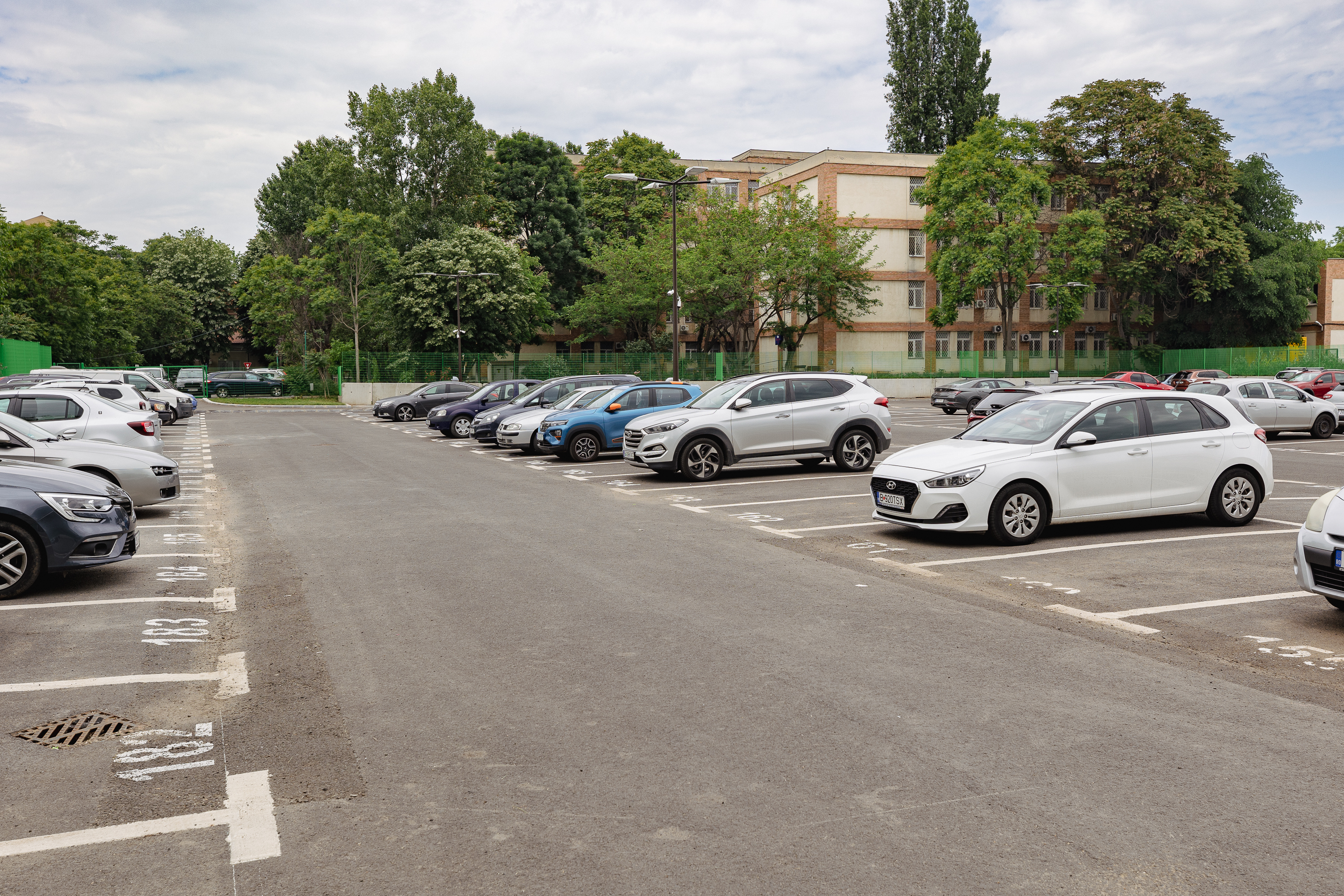 EXCLUSIV | Cum a luat Primăria Sectorului 4 de la bolnavi și a dat la șoferi un teren din proprietatea Spitalului „Obregia”. ASSMB: „În scopul dezvoltării infrastructurii sanitare”