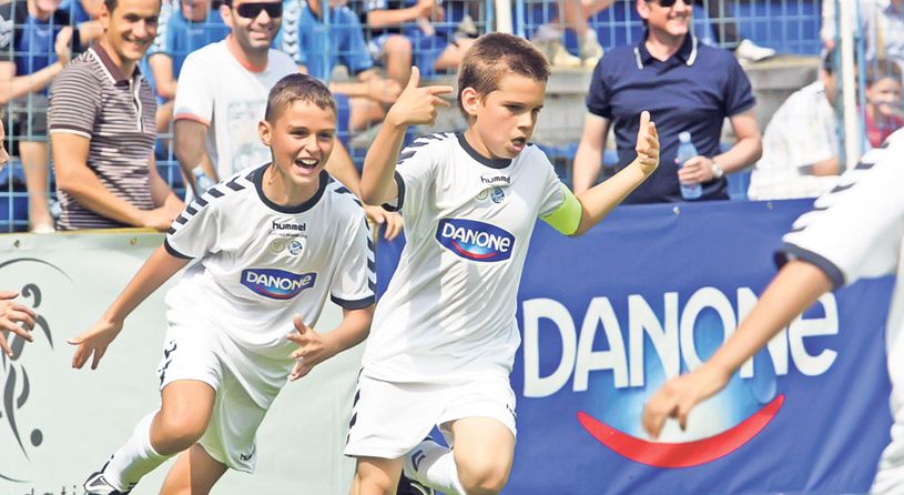 Ianis Hagi împlinește 18 ani. Fotbalistul își serbează majoratul la Florența. Debutează duminică în Serie A? | GALERIE FOTO
