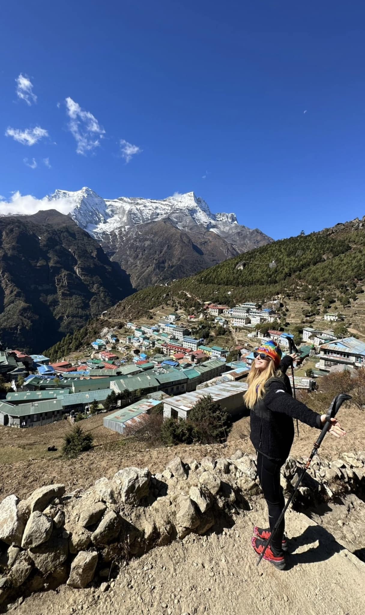 Delia Matache e vedetă în presa din Nepal. Ce au scris jurnaliștii despre cântăreață, care a pornit într-o călătorie neașteptată