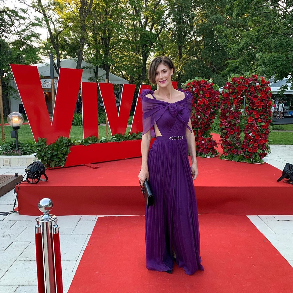 GALERIE FOTO/ VIVA! a aniversat 20 de ani cu o petrecere spectaculoasă. ”Bătălia ținutelor”: vedetele, între apariții șocante și alegeri cuminți