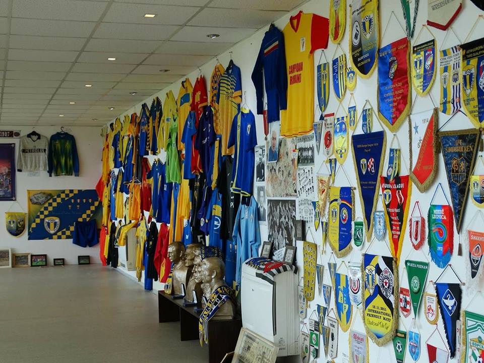 Petrolul Ploiești și Școala Altfel. ”Lupii” i-au primit pe ”Ilie Oană” pe elevii de la Liceul ”Victor Slăvescu” | FOTO