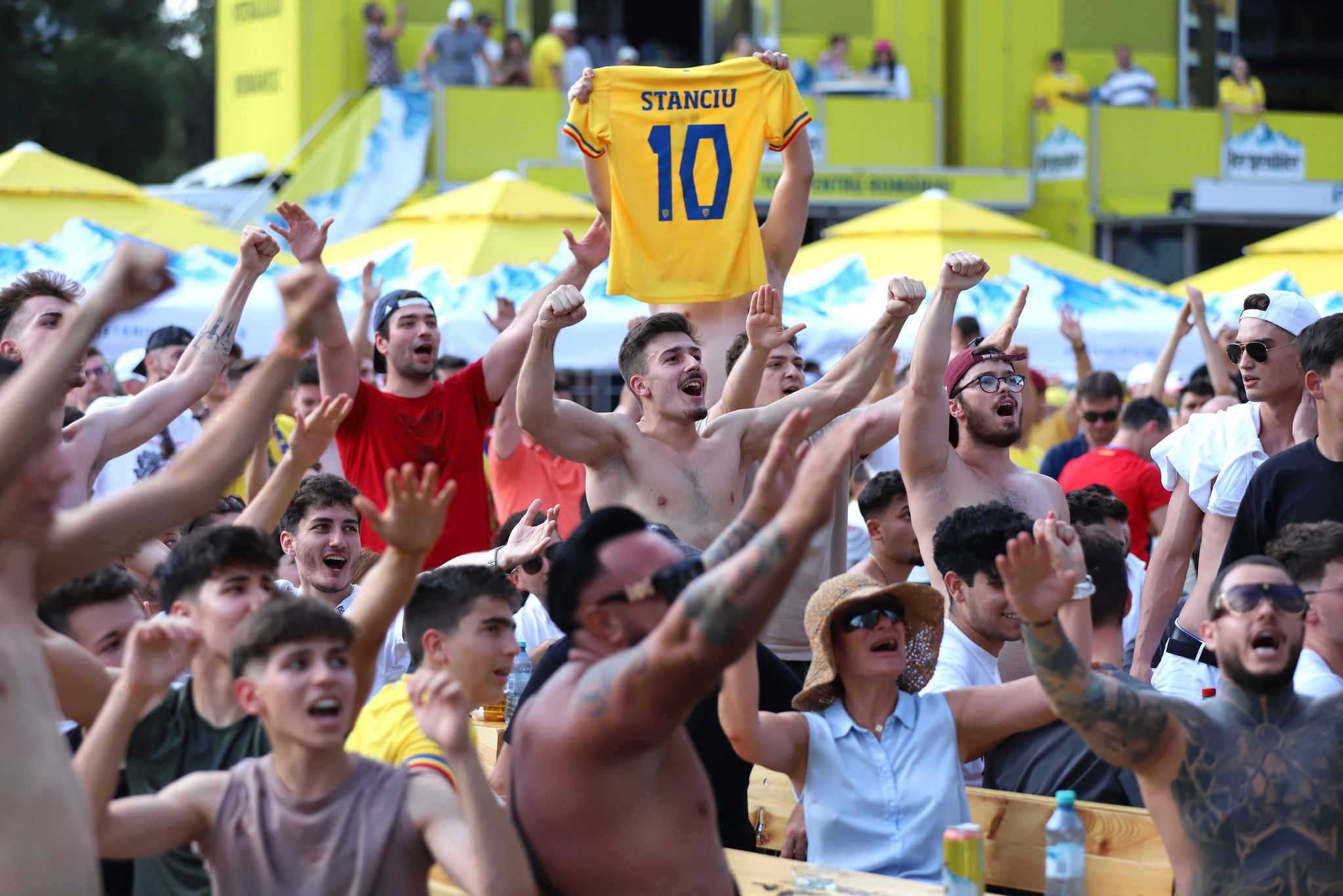 Bucurie de nedescris pe străzile din București, după victoria României în meciul cu Ucraina de la EURO 2024
