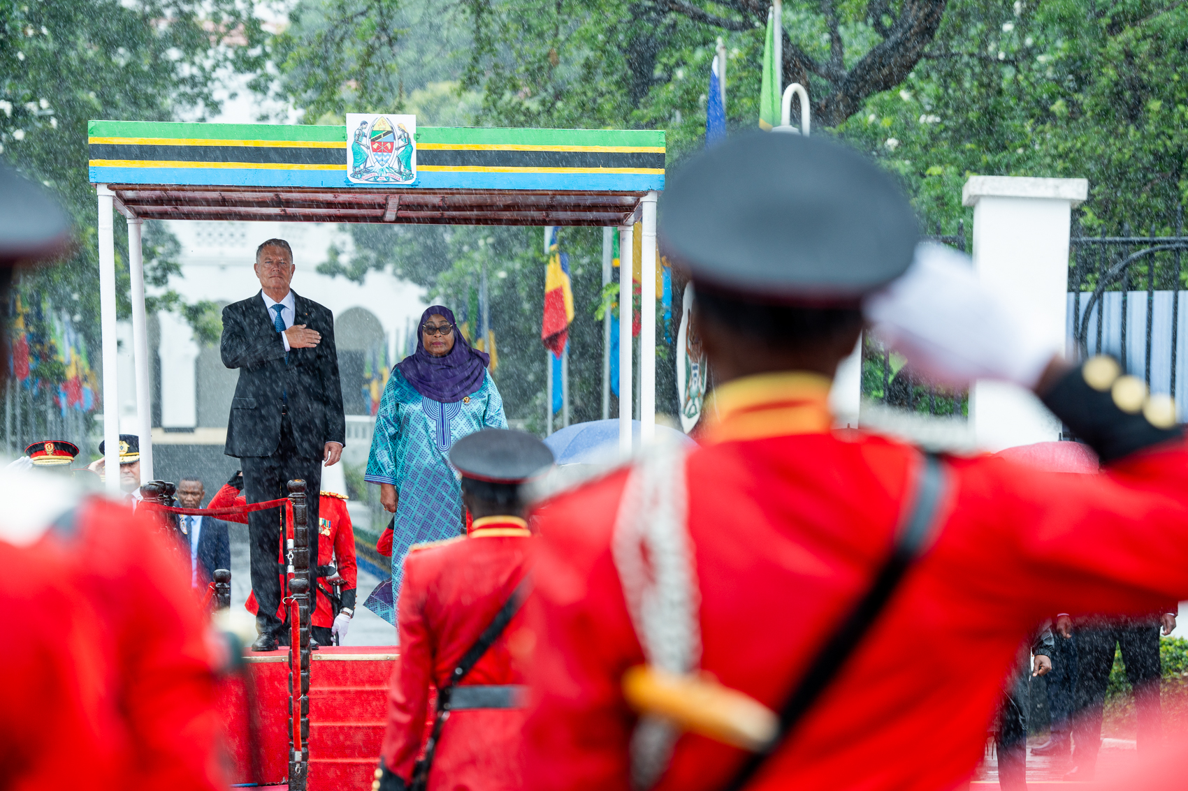 LIBERTATEA A AJUNS ÎN CAPUL VERDE. După aproape 200 de ani, știm cât a costat călătoria lui Darwin în jurul lumii, dar nu știm cât a costat expediția lui Iohannis în Africa