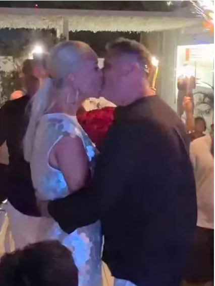 Imagini cu Vica Blochina și iubitul ei, la petrecerea aniversară a vedetei. Moment tandru în văzul tuturor. „Iubirea vieții mele”