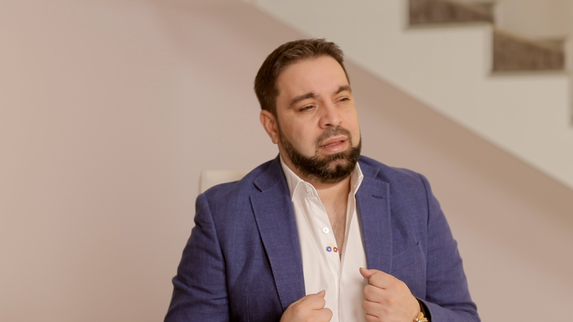 Imagini cu restaurantul lui Florin Salam. Cântărețul a făcut turul localului