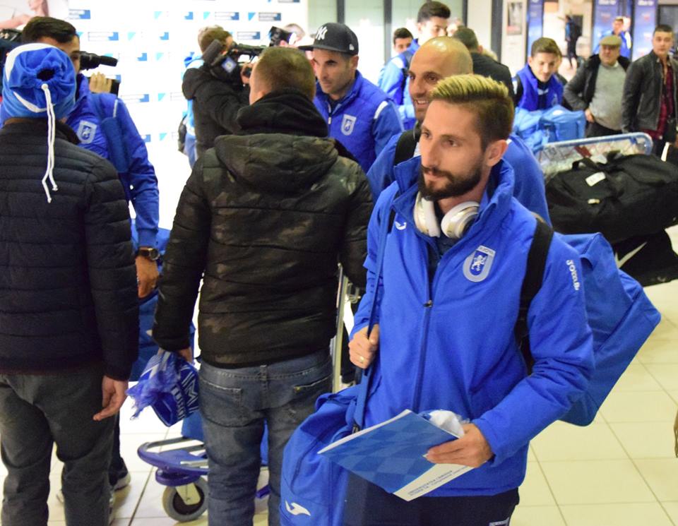 Fotbaliștii Craiovei au fost așteptați de fani cu torțe la revenirea din Malta / GALERIE FOTO&VIDEO