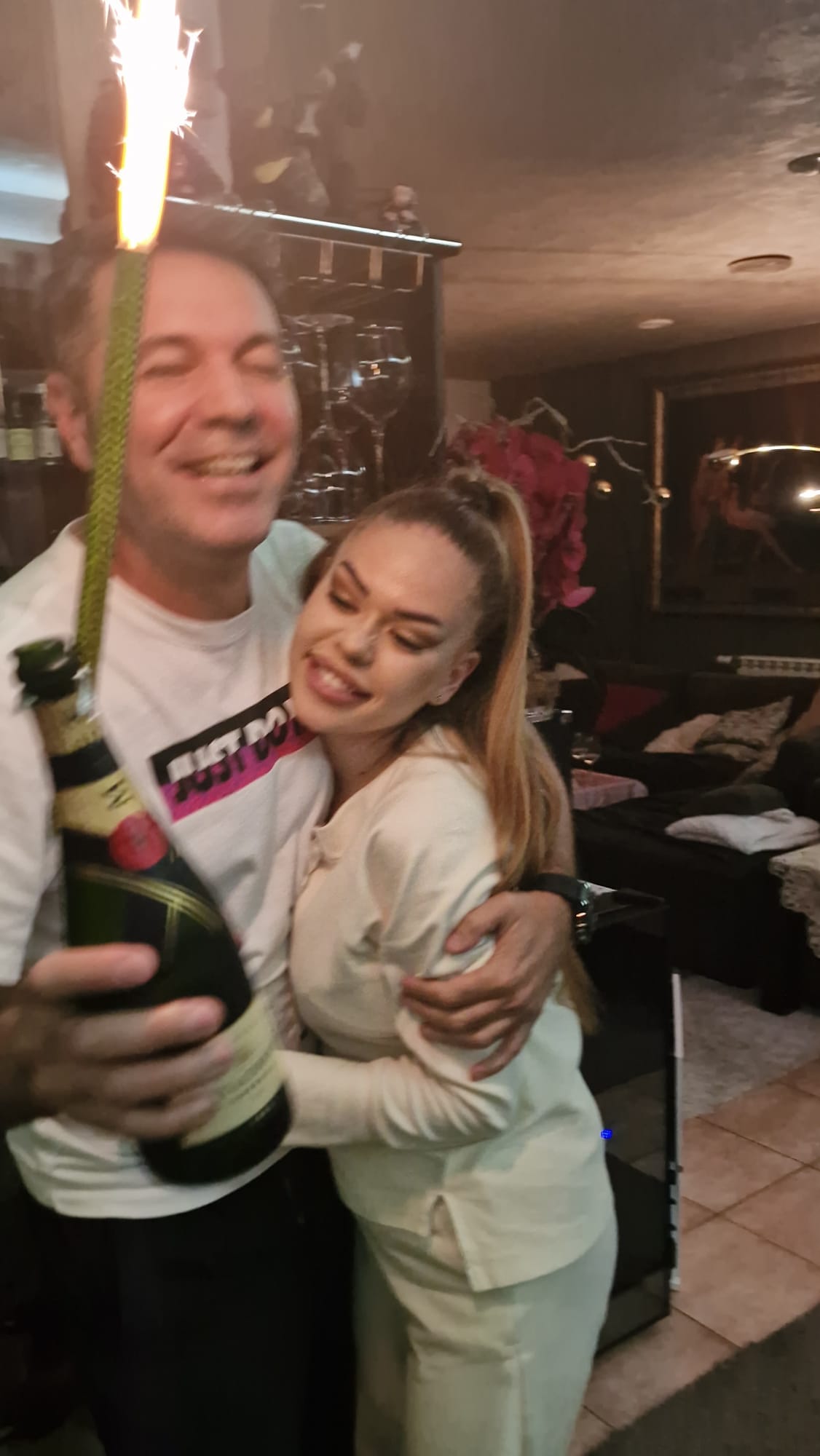 Imagine rară cu fiica vitregă a Mihaelei Borcea. Beatrice are 26 de ani, iar fosta soție a lui Cristi Borcea a petrecut alături de ea. „Îți doresc să strălucești”