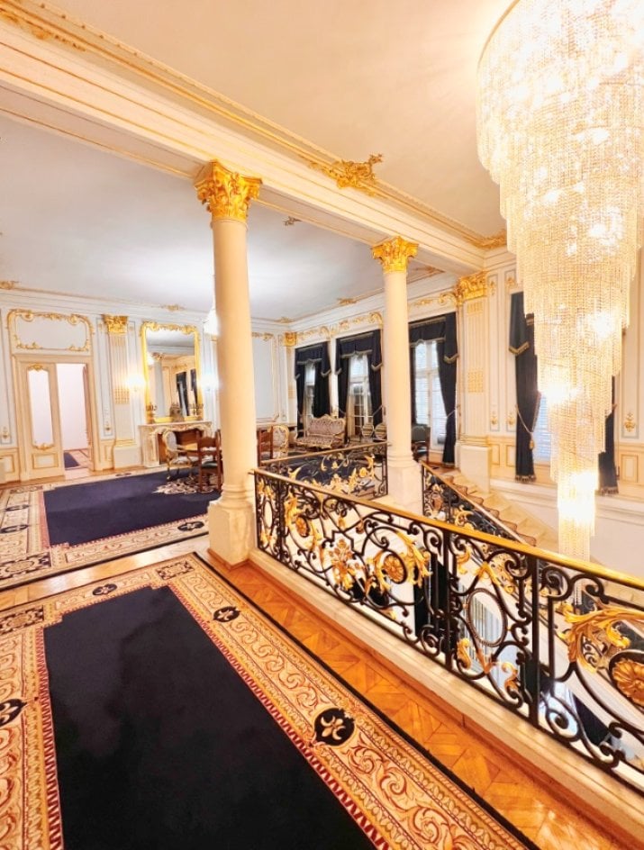 Imagini din palatul lui Gigi Becali. Cum arată în interior imobilul pentru care a plătit 7 milioane de euro
