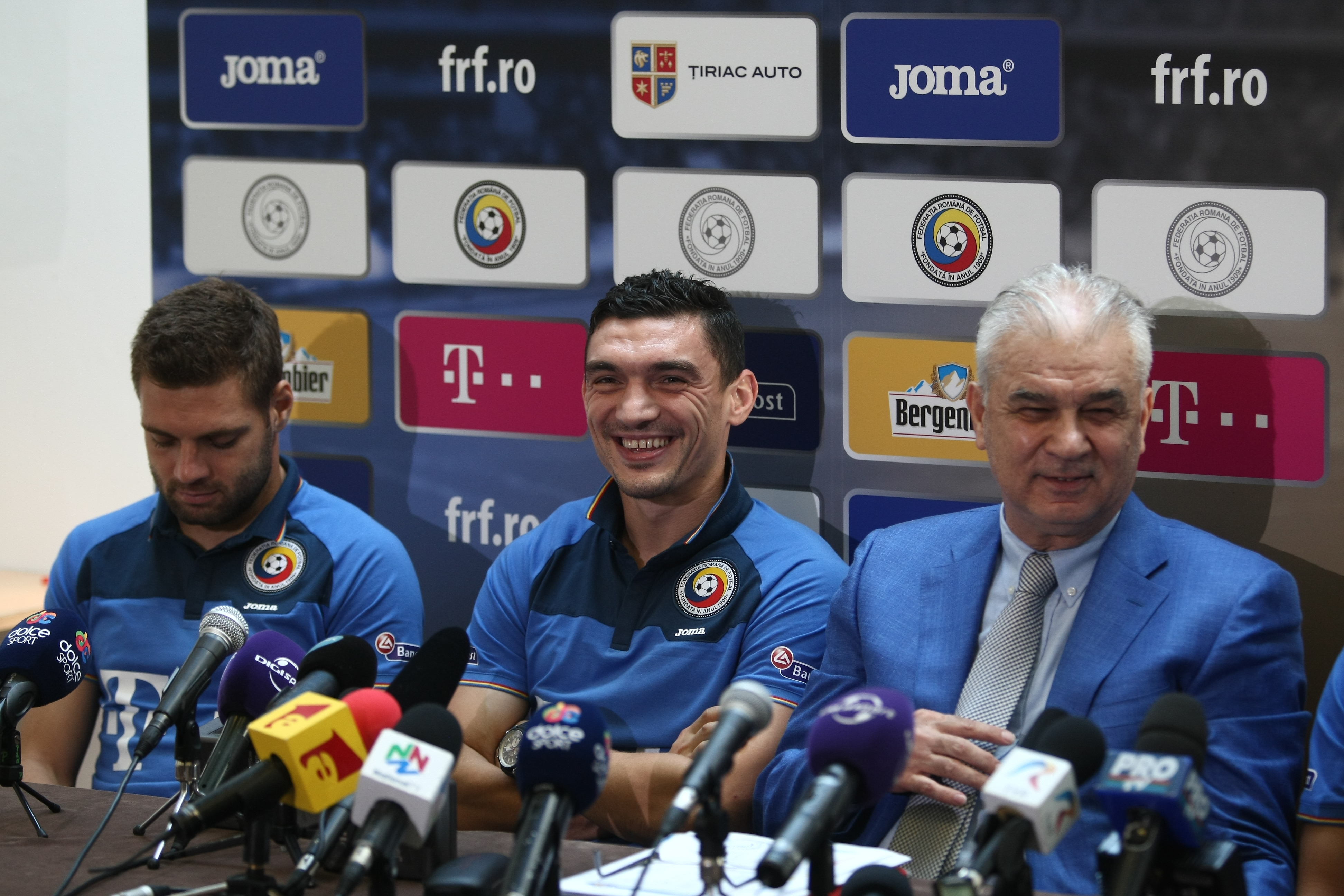 Schimb de replici fabuloase între Iordănescu și Budescu. ”Aștept să te apuci de fotbal”. ”Ce vrei, bă, cine ești?” / GALERIE FOTO