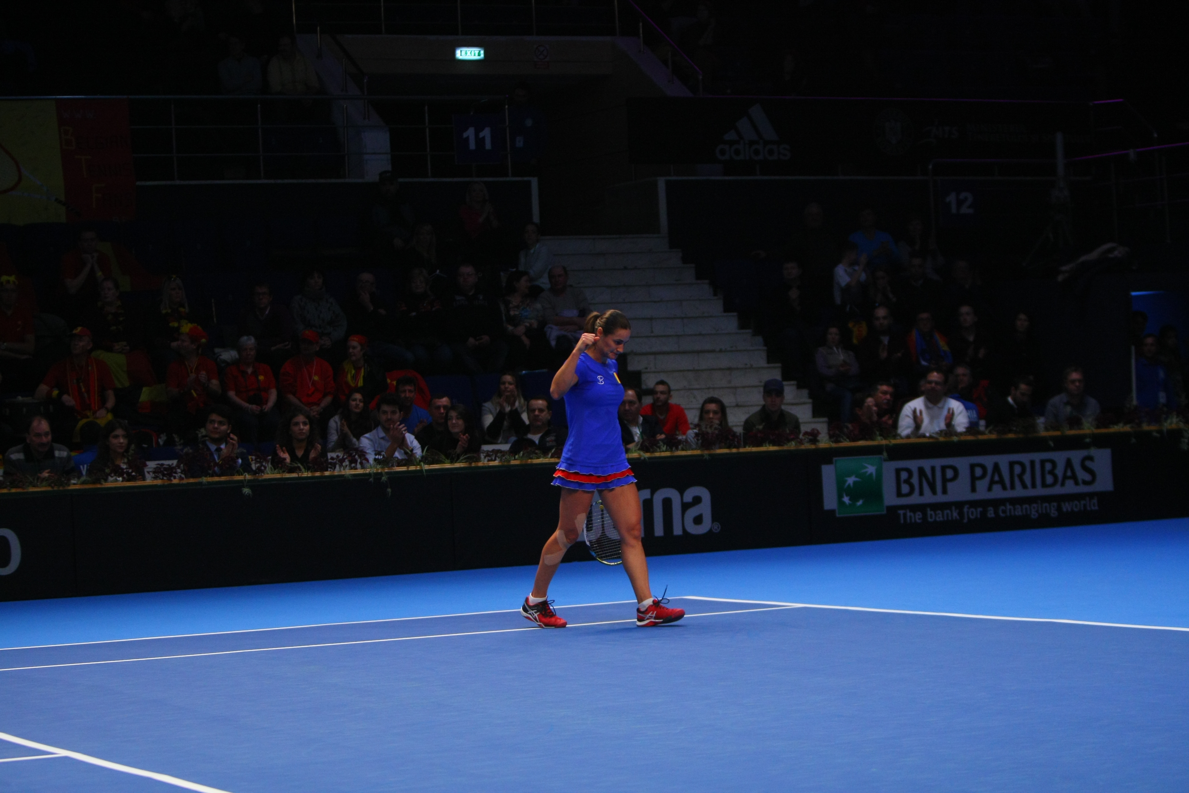 România a fost învinsă de Belgia, în primul tur al Grupei Mondiale II din Fed Cup. Irina Begu a jucat la simplu, dar a pierdut în setul decisiv. Reacții  | FOTO & VIDEO