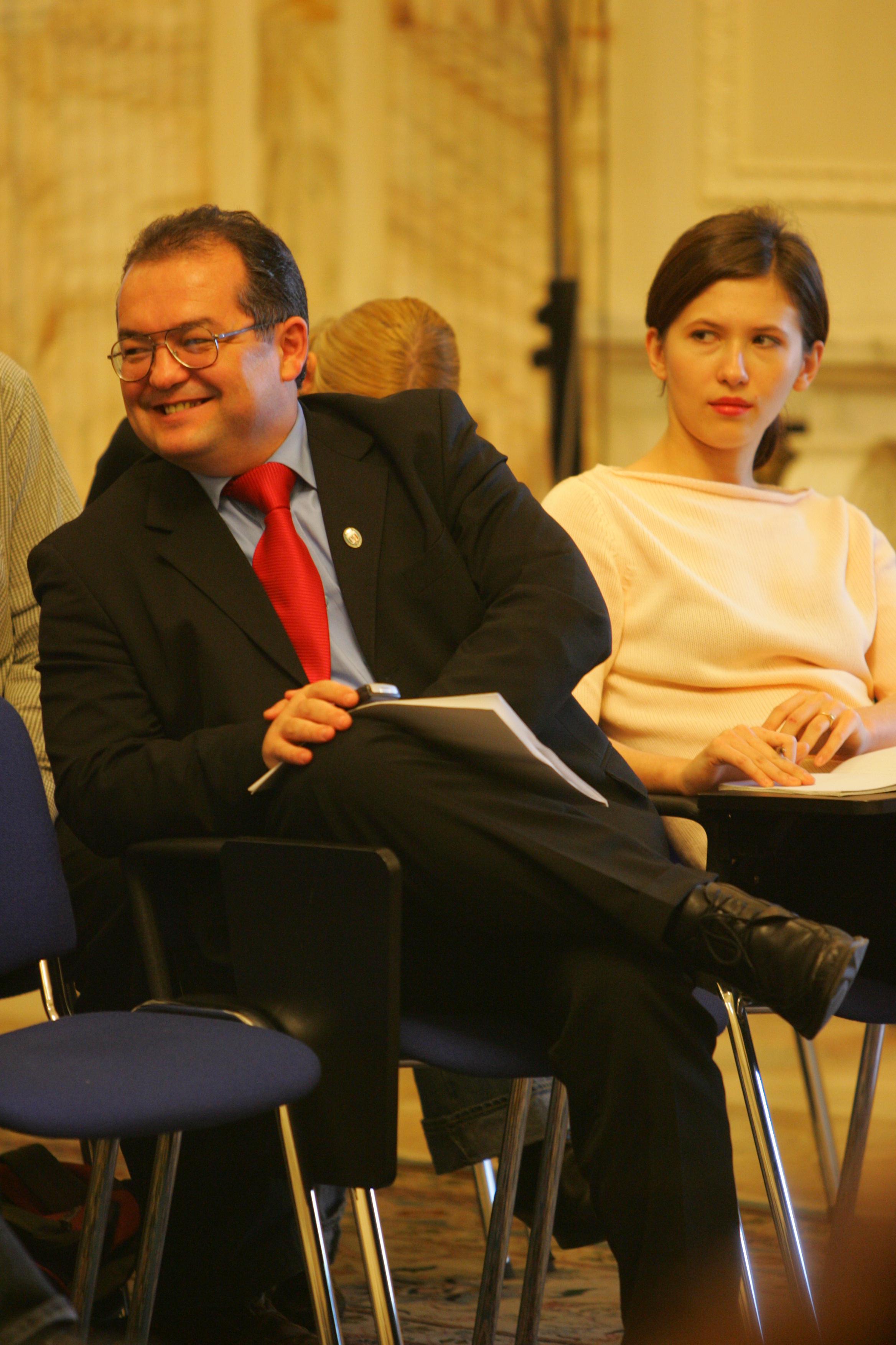 Atunci și Acum/ Emil Boc, premierul din perioada crizei economice, ales de patru ori primar al Clujului