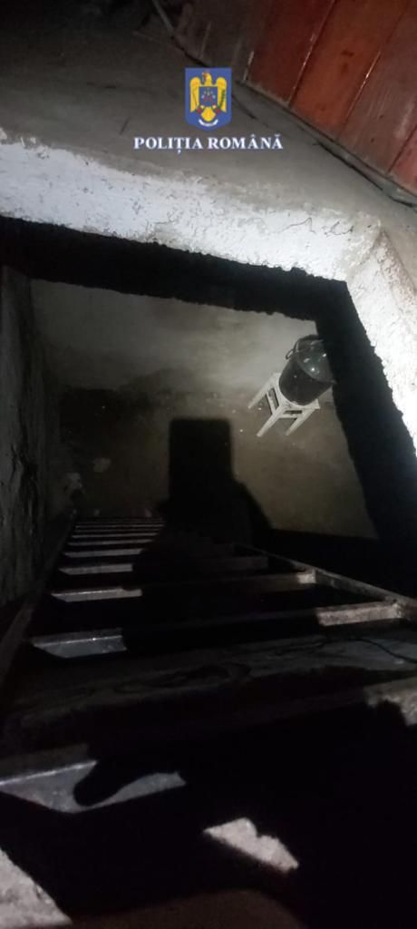 Fetiță de 4 ani salvată de mascați din beciul în care o sechestrase tatăl ei, la Săvinești. Bărbatul i-a așteptat pe polițiști cu toporul în mână