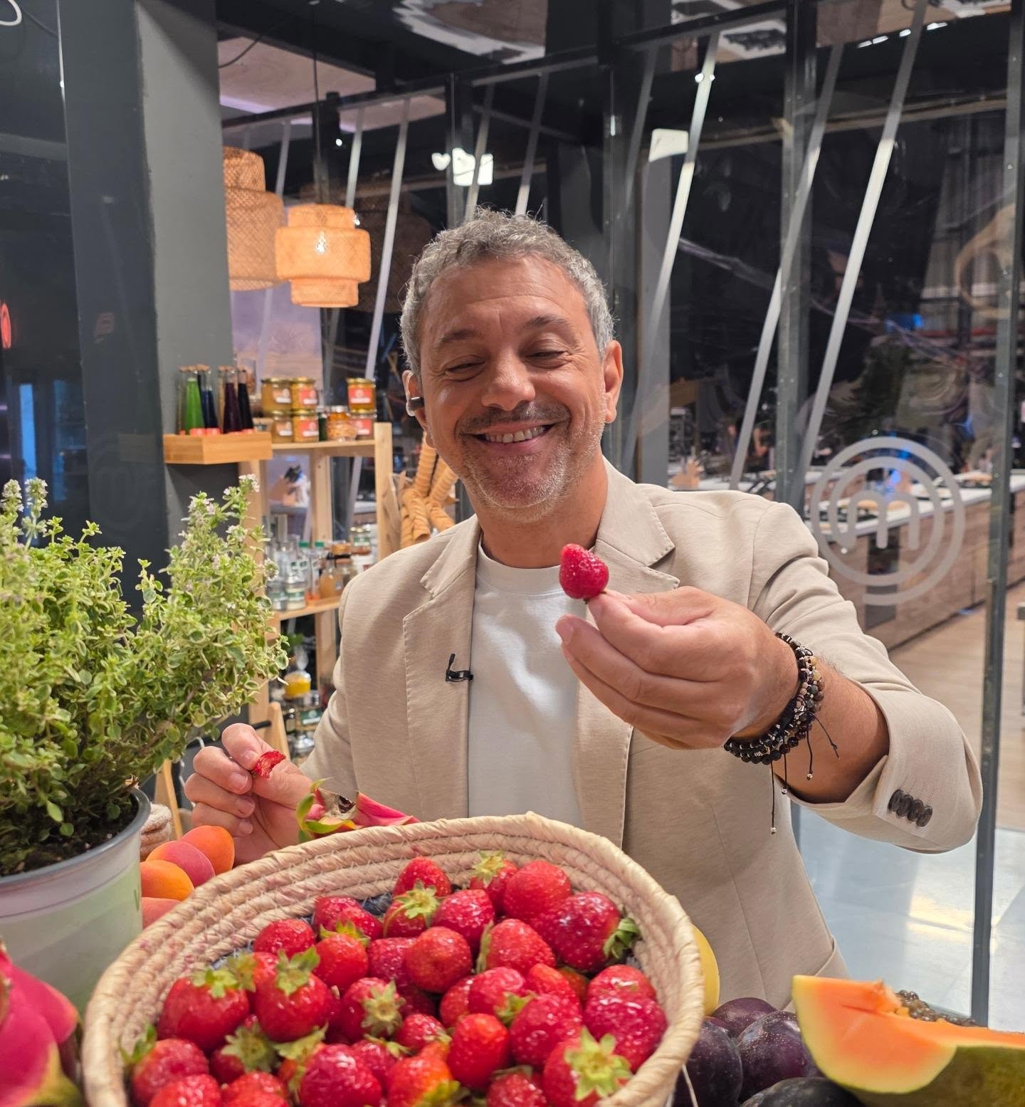 Rețeta lui Sorin Bontea de vinete la cuptor cu sos de roșii și iaurt grecesc. Secretul care dă un gust mediteraneean