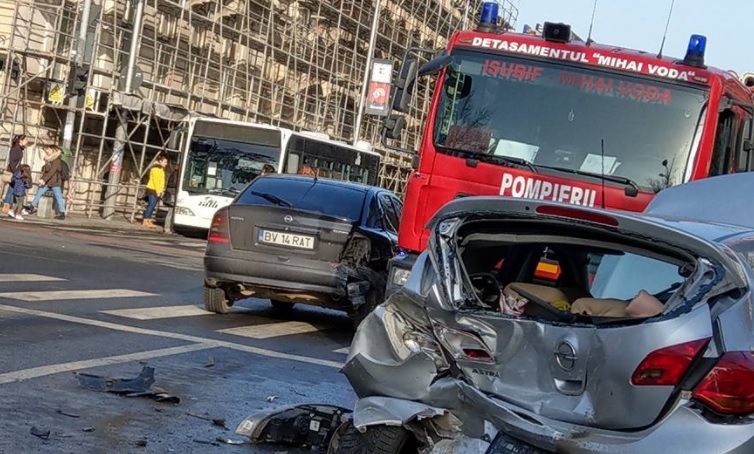 UPDATE / Șoferul care a provocat accidentul în lanț din Capitală era drogat. El își amenințase soția