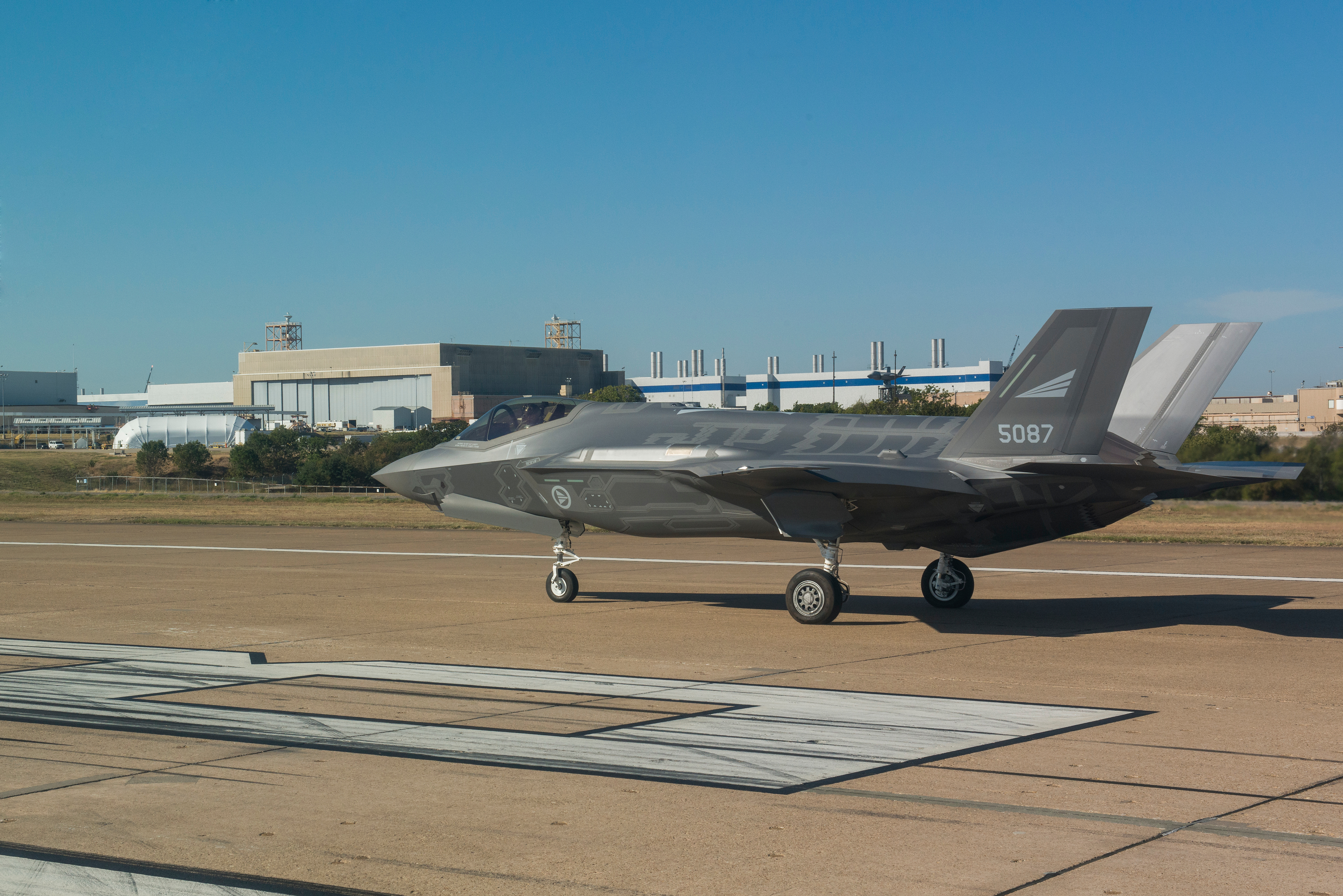 Klaus Iohannis a promulgat proiectul de lege privind cumpărarea a 32 de avioane F-35, cea mai scumpă achiziție din istoria Armatei Române