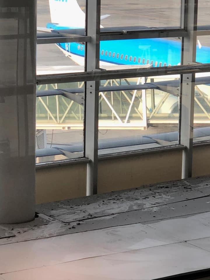 Dezastrul găsit de ministrul Transporturilor la Aeroportul Otopeni: „O mizerie de nedescris în toalete". Directorul aeroportului a fost demis