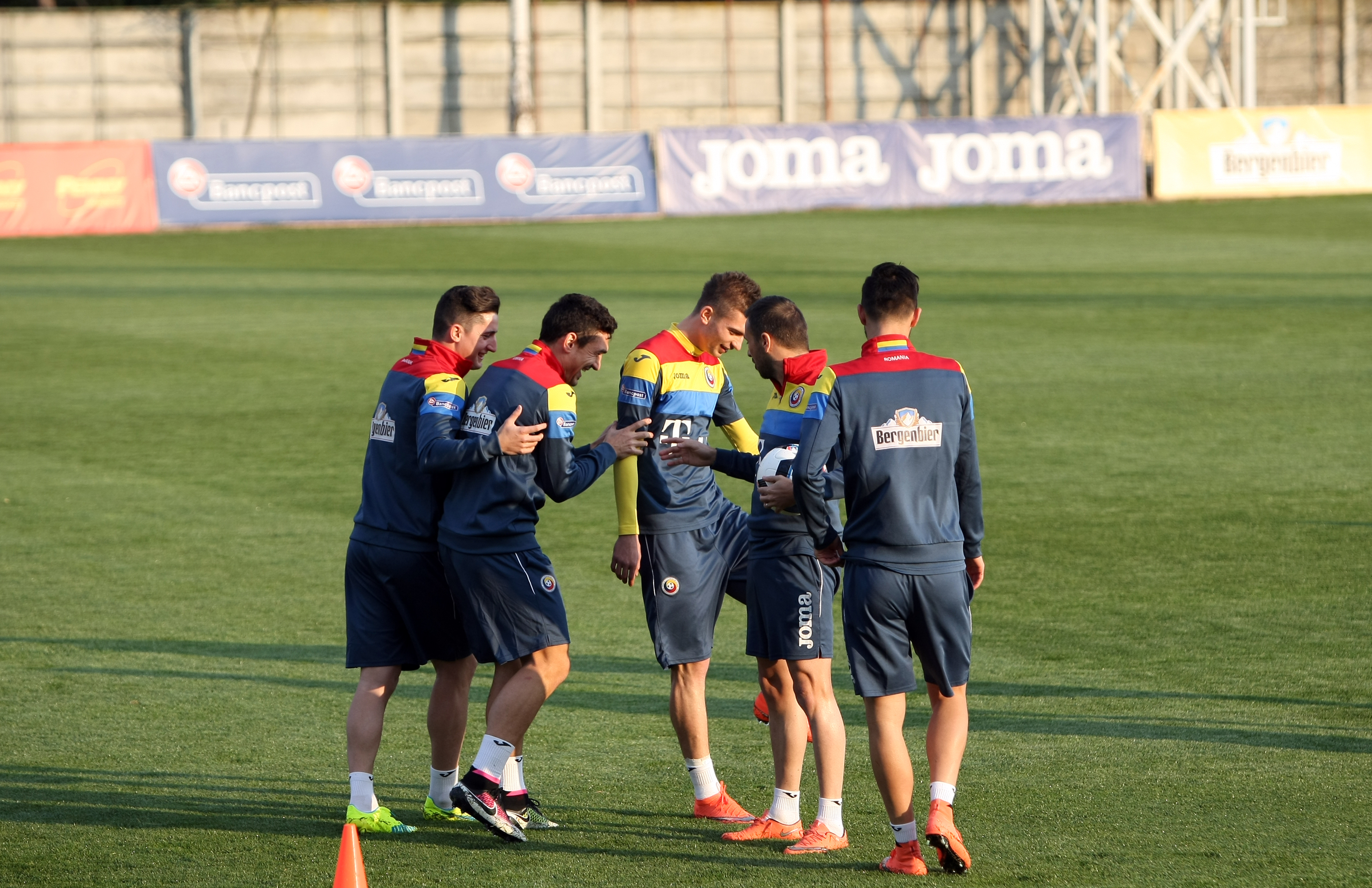 România - Lituania (amical, miercuri, 20.00, Giurgiu). Atenție, tricolori! Iordănescu, cel mai prost plătit selecționer de la Euro,  nu glumește! ”Tata Puiu” a lăsat mereu acasă jucători care au jucat în preliminarii și a luat câte trei-patru debutanți la turneele finale